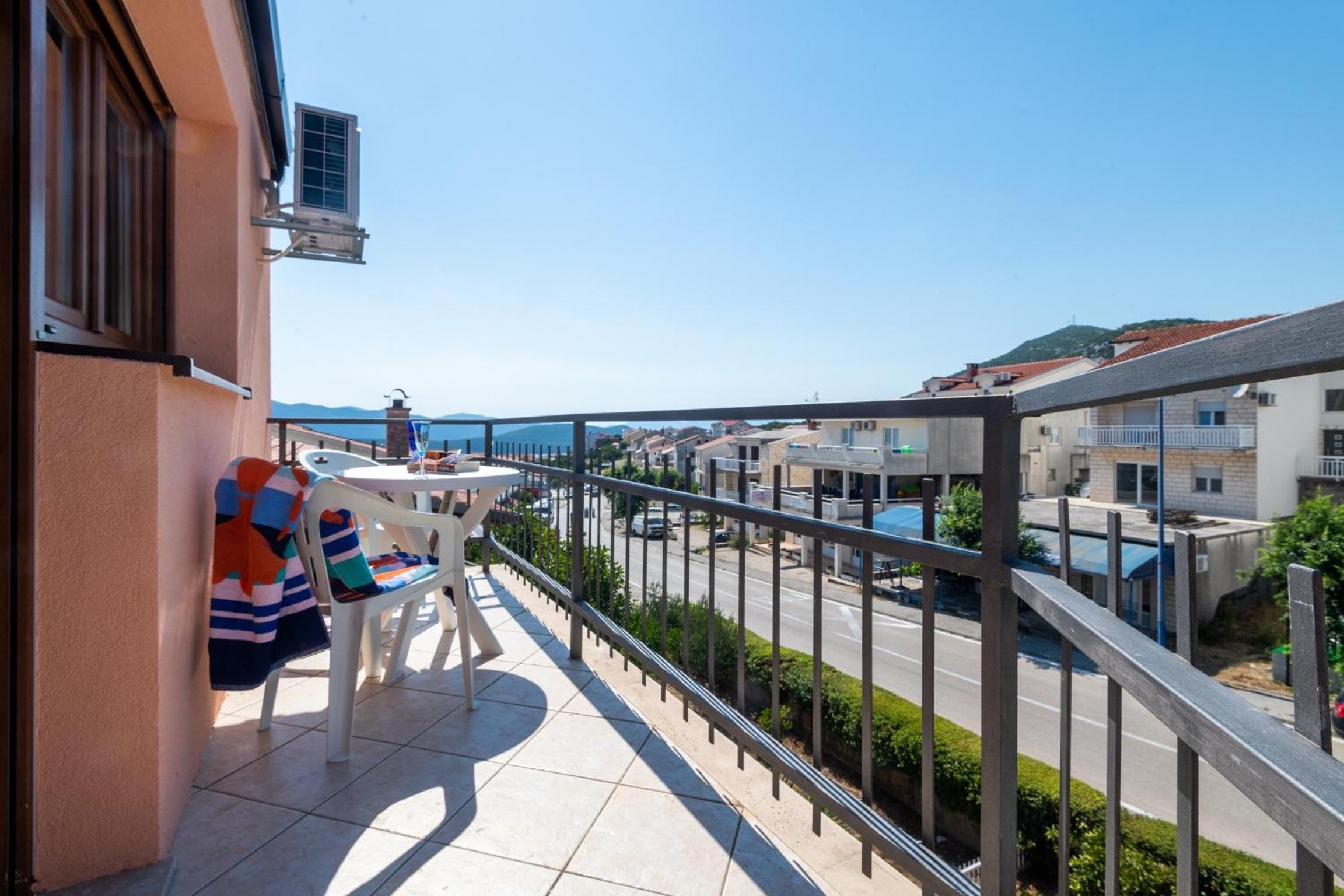 Studio Apartment with Balcony photo 1