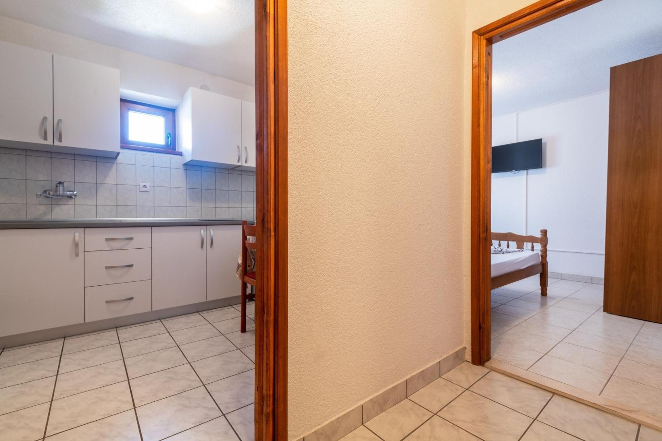 Studio Apartment - Photo 2