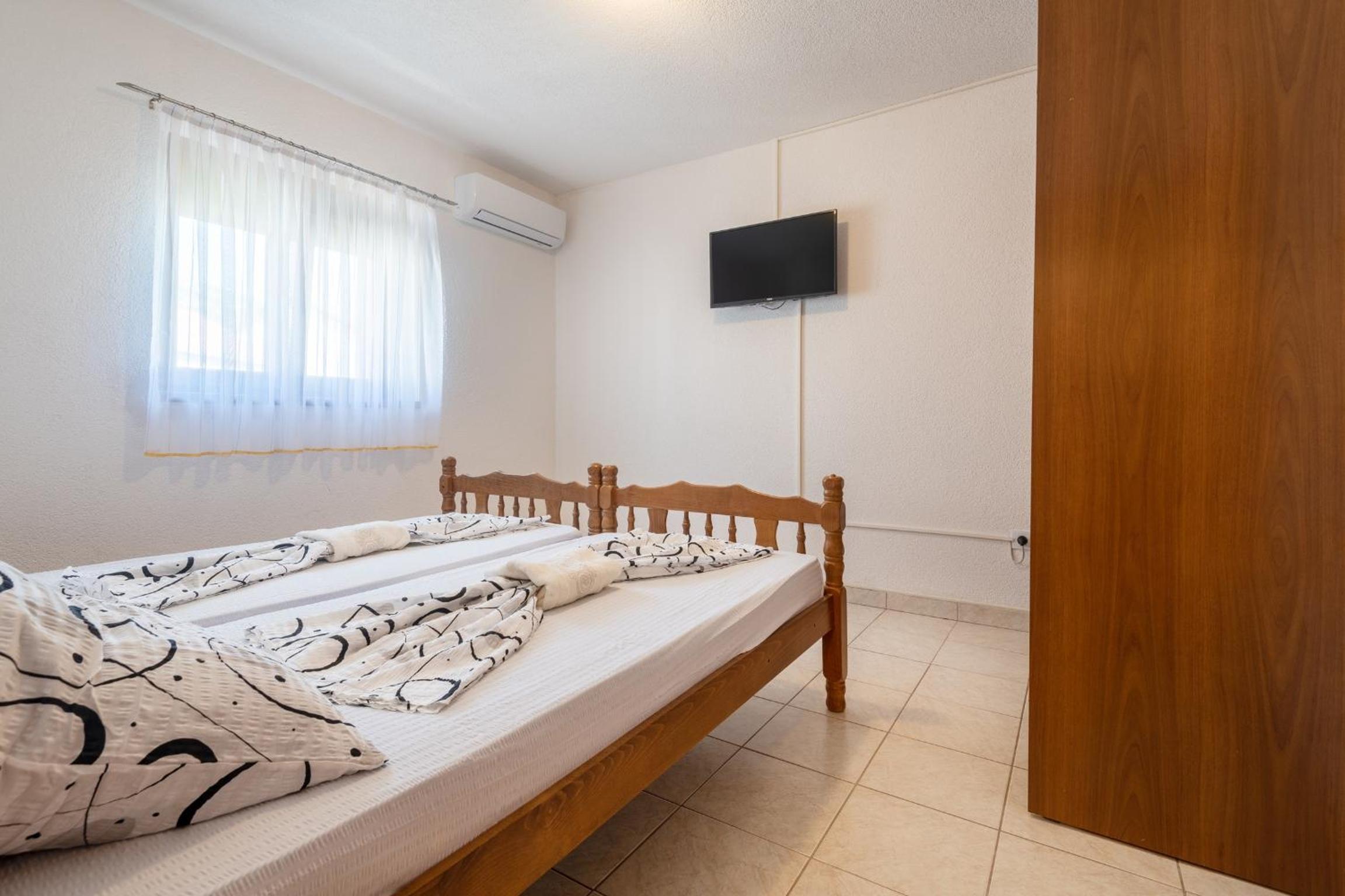 Studio Apartment - Photo 4