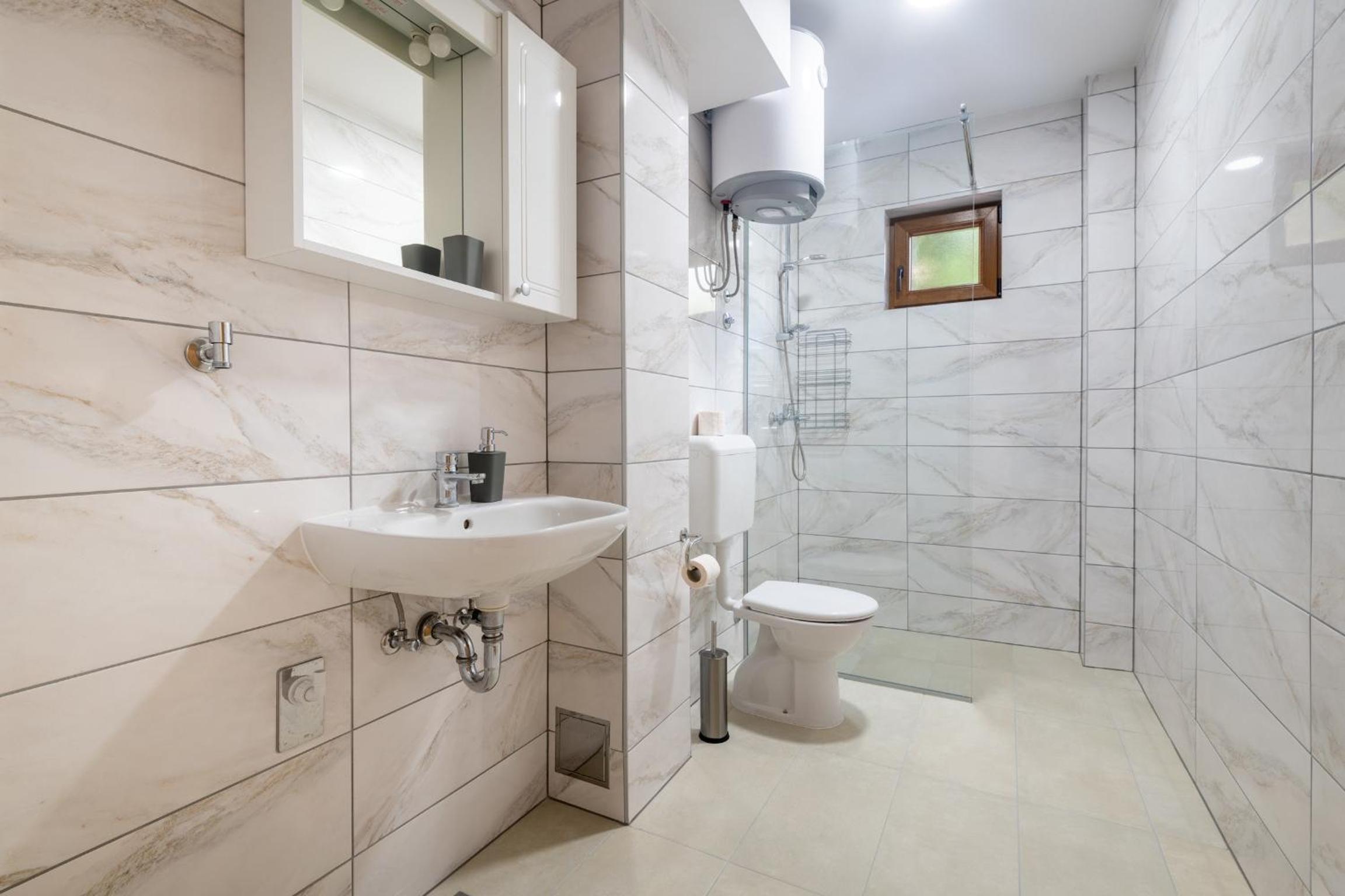 Comfort One Bedroom Apartment with Terrace - Photo 2