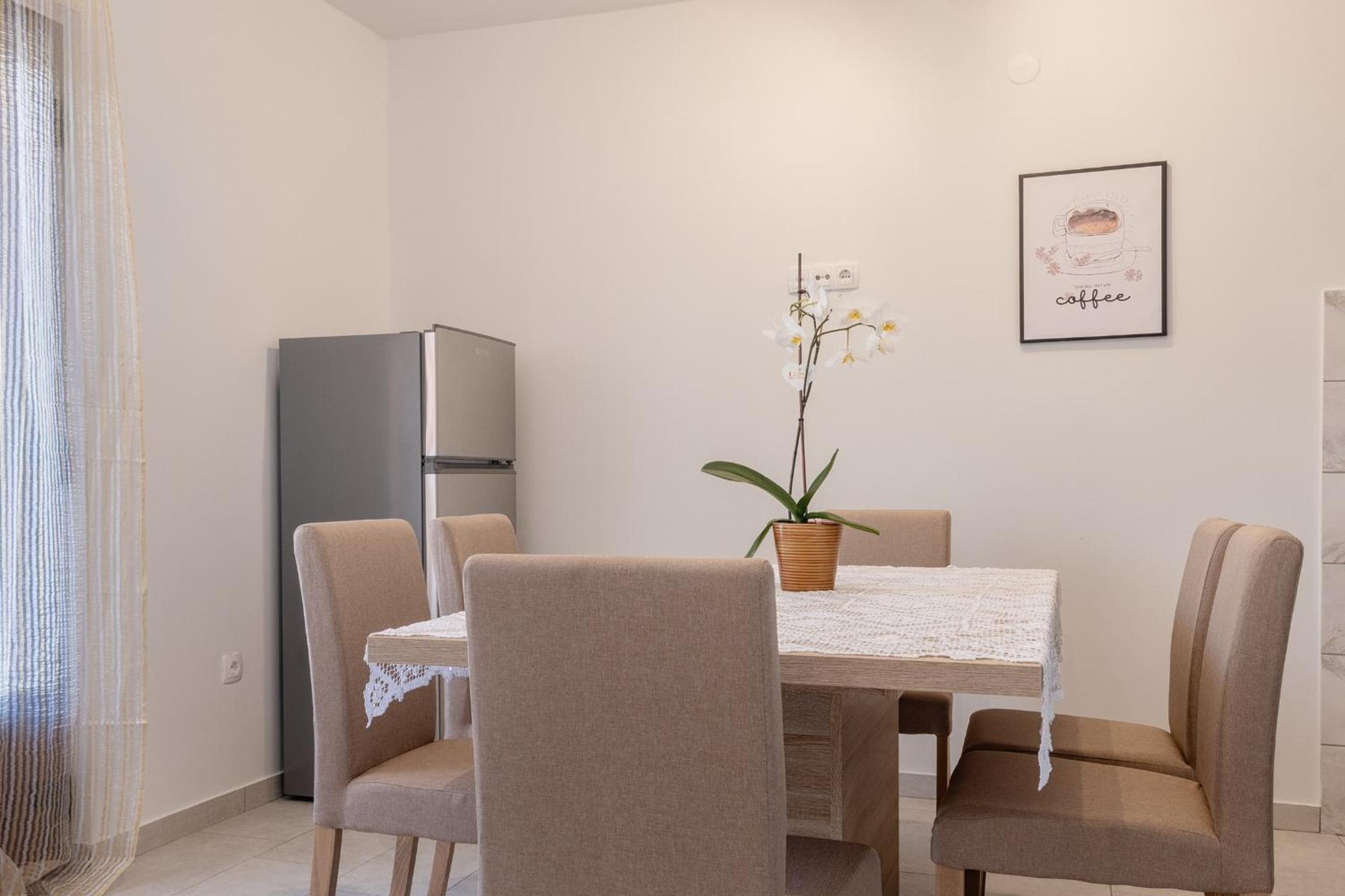 Comfort One Bedroom Apartment with Terrace - Photo 8