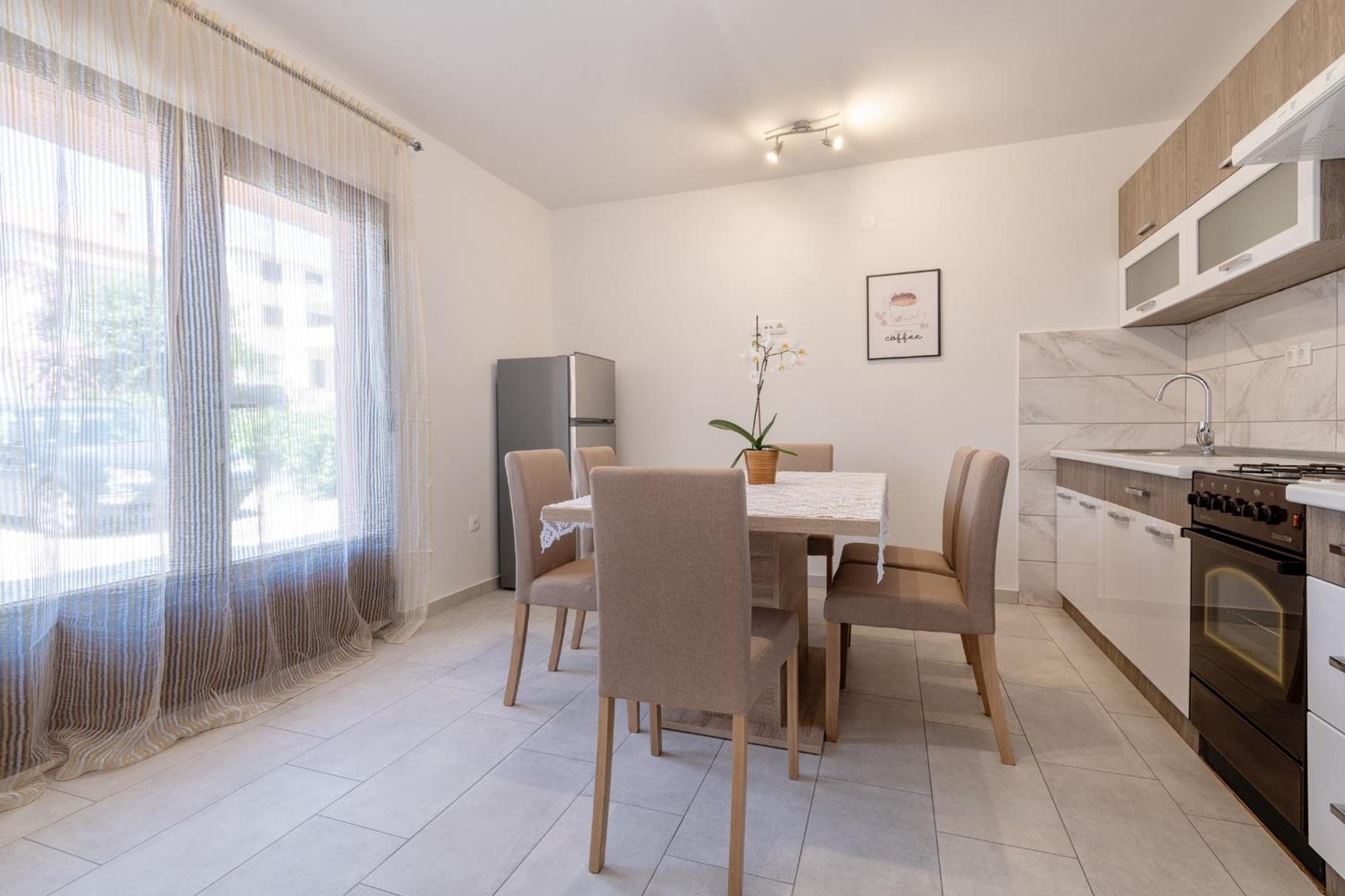 Comfort One Bedroom Apartment with Terrace - Photo 9