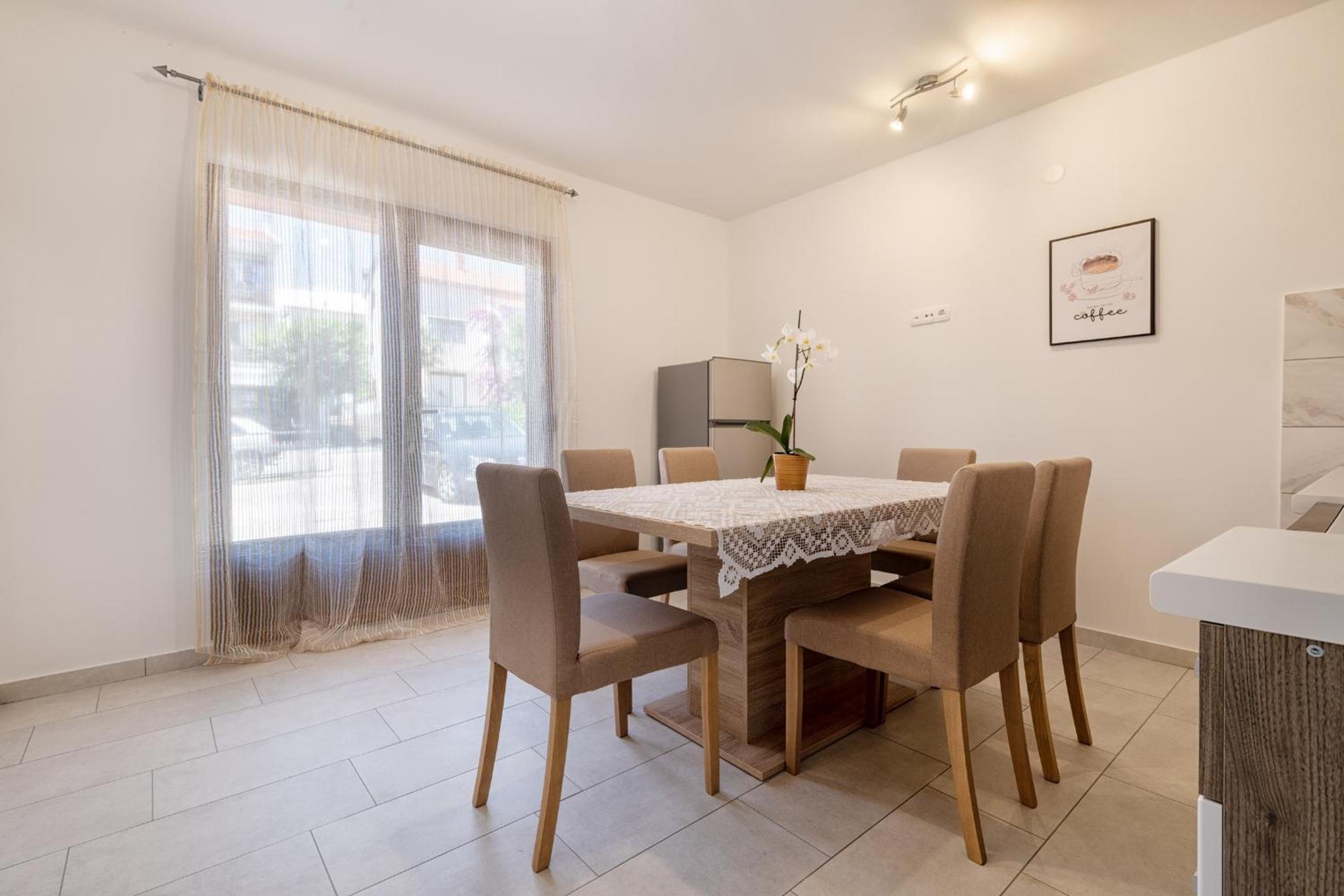 Comfort One Bedroom Apartment with Terrace - Photo 11