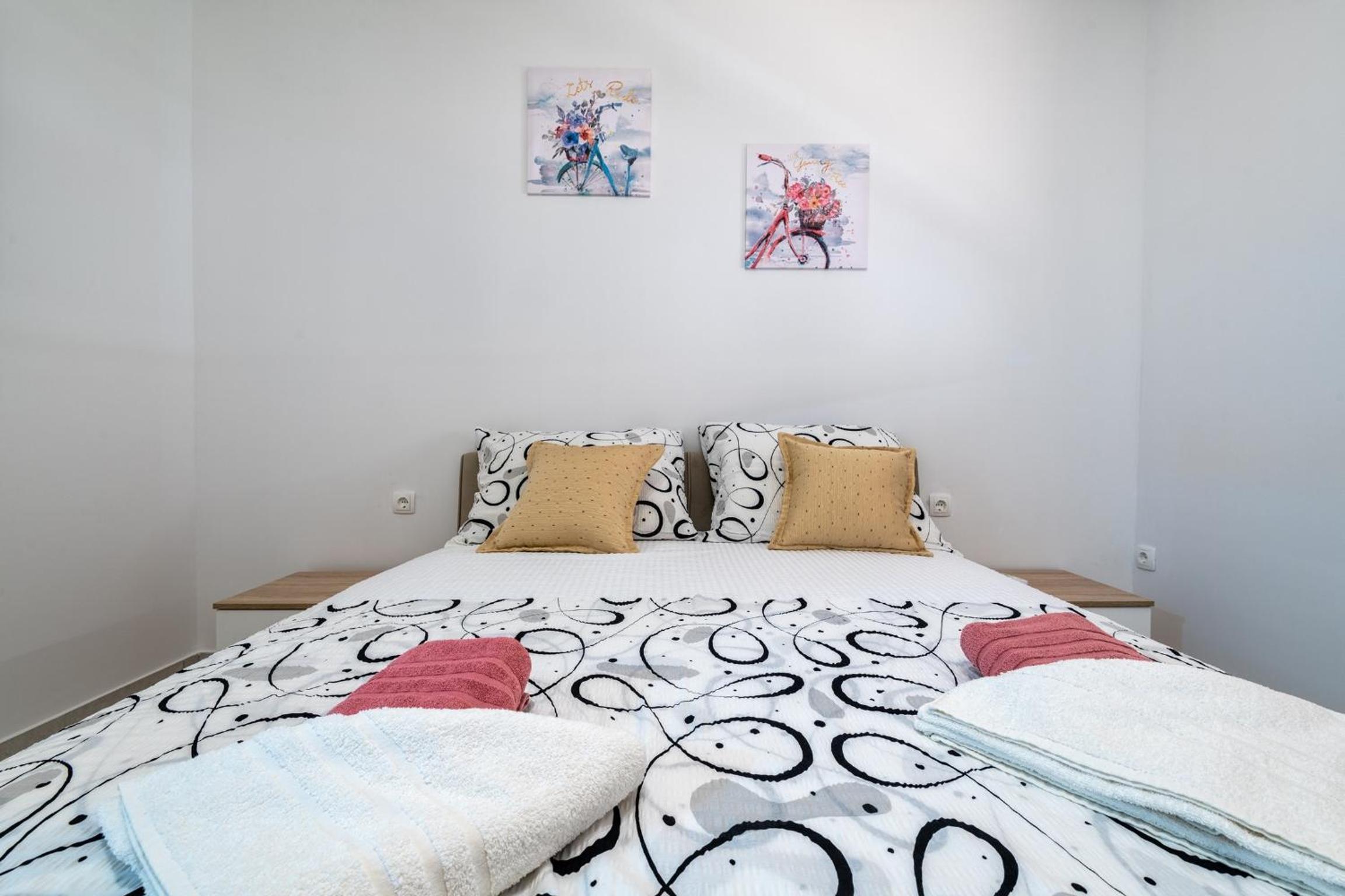 Comfort One Bedroom Apartment with Terrace - Photo 17