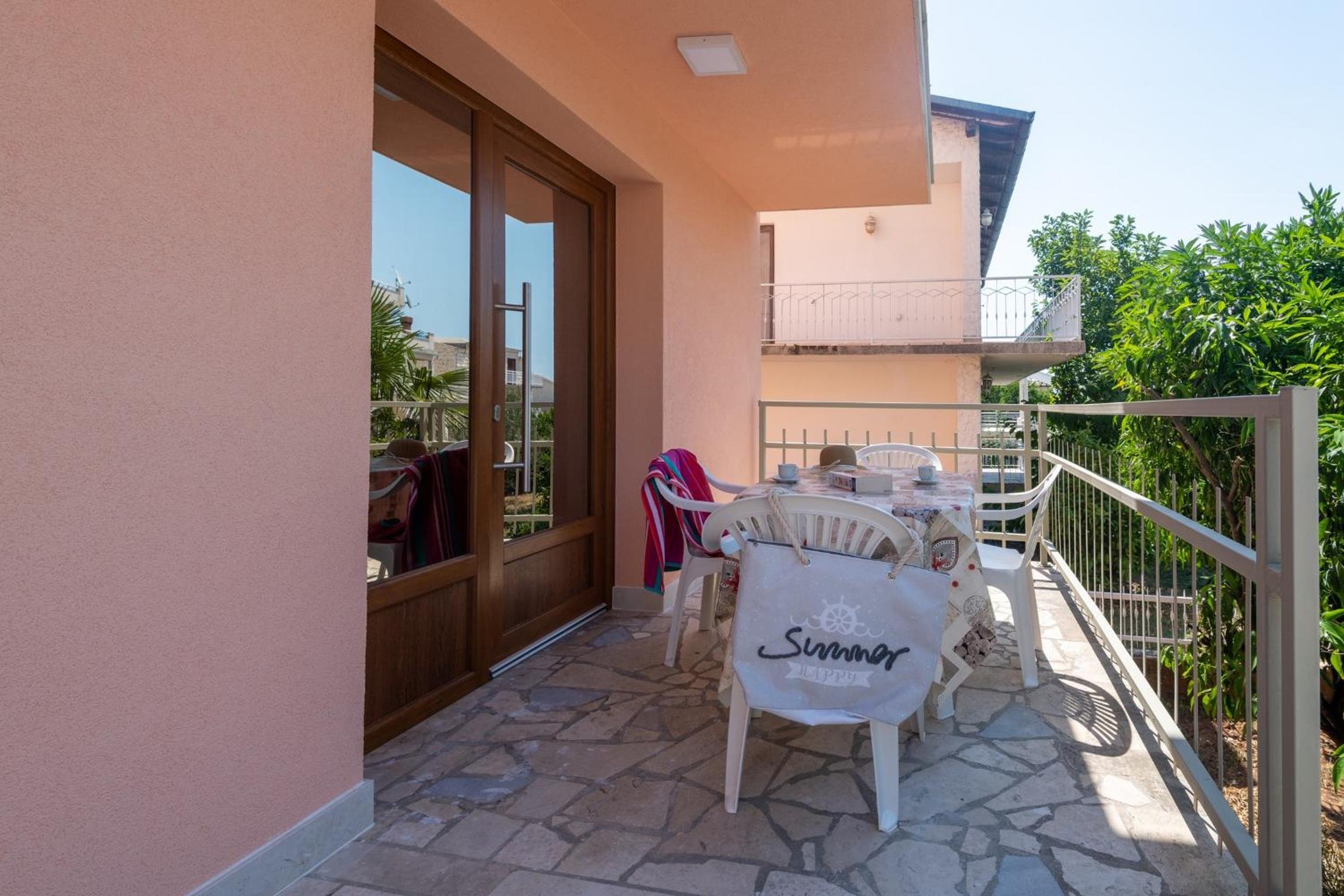 Comfort One Bedroom Apartment with Terrace - Photo 19