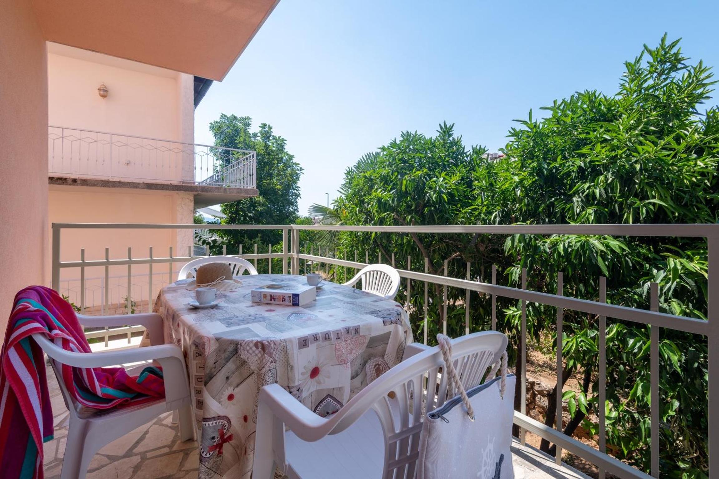 Comfort One Bedroom Apartment with Terrace - Photo 20