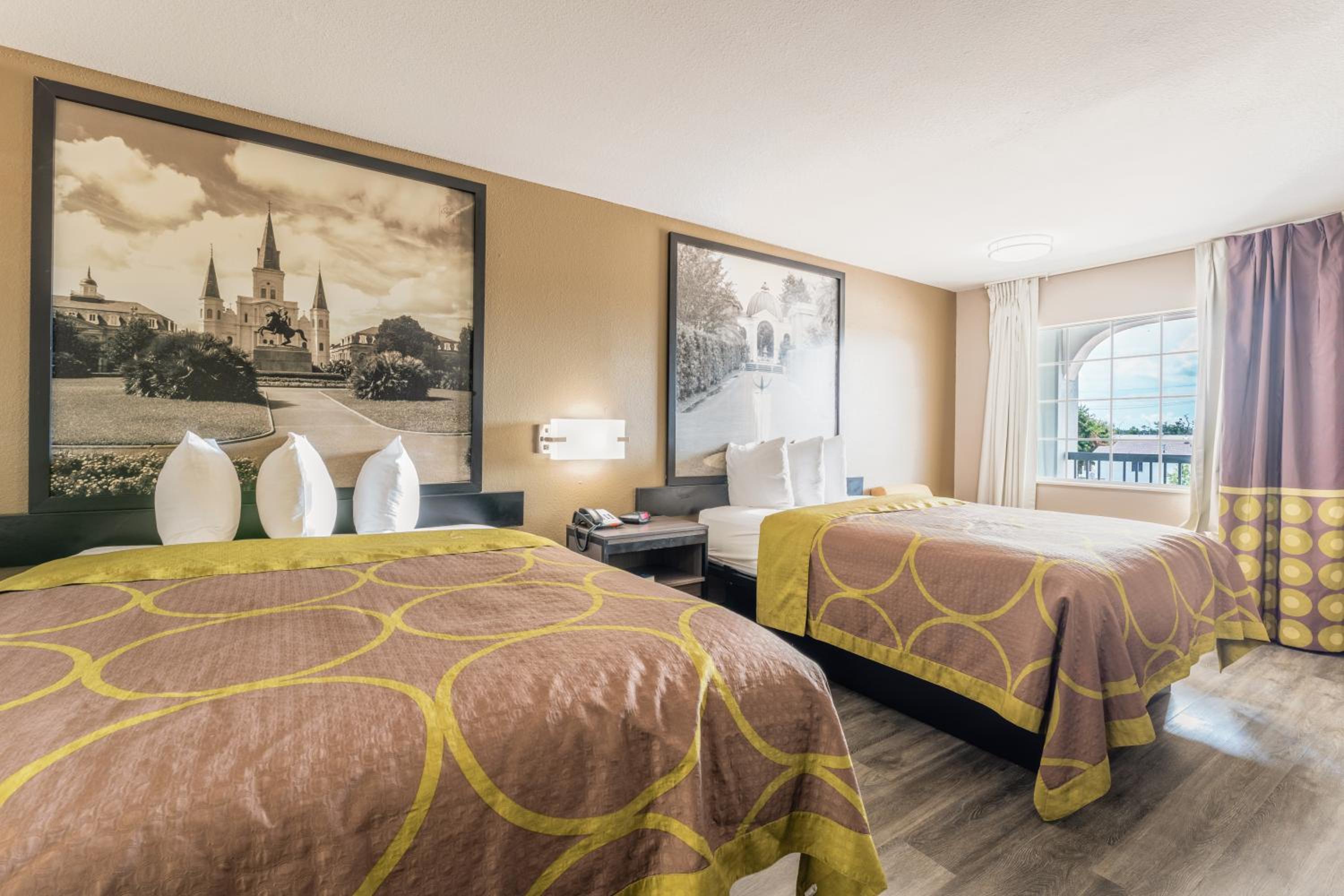 Queen Room with Two Queen Beds - Non-Smoking - Photo 1