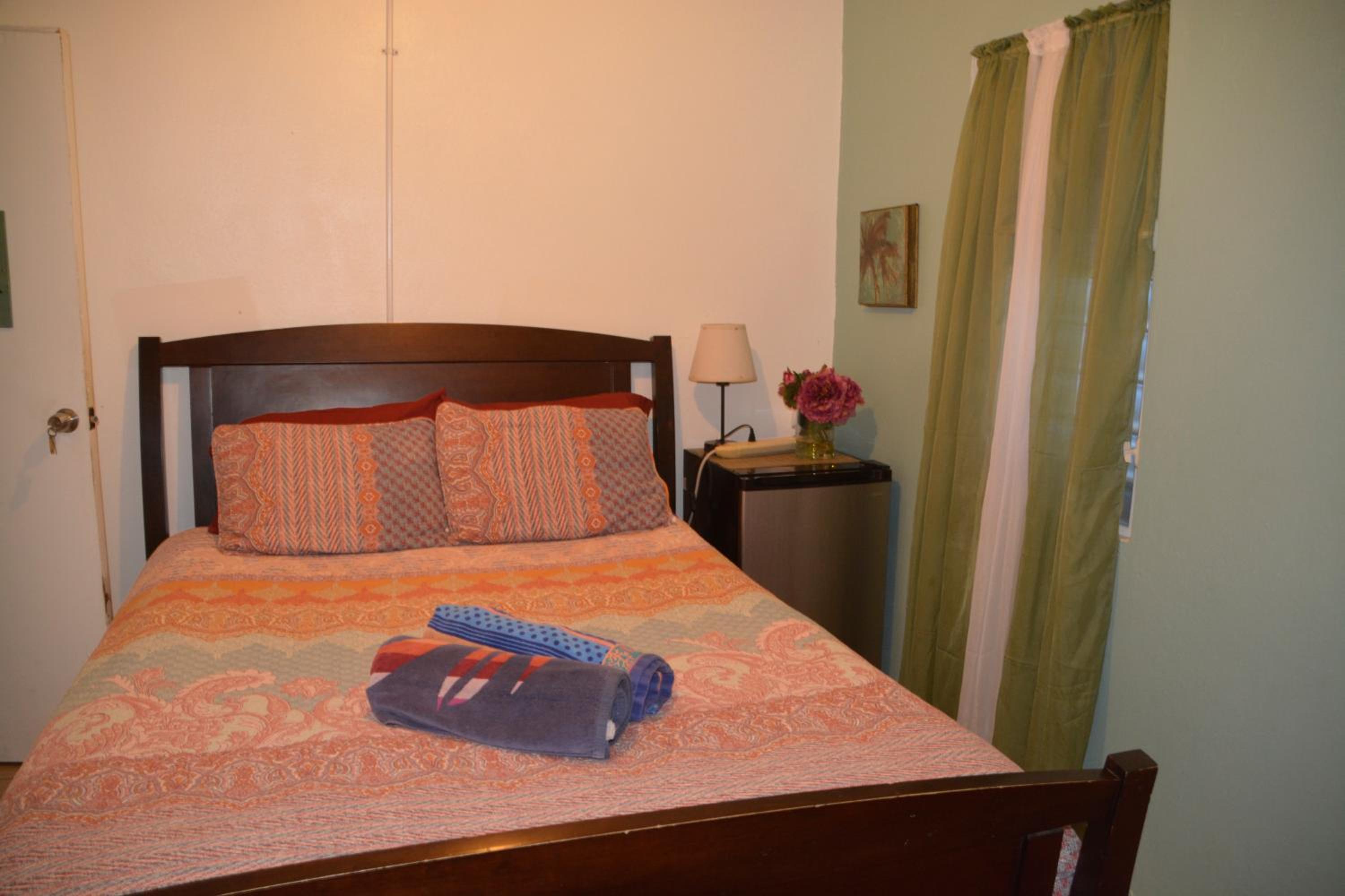 Queen Room photo 2