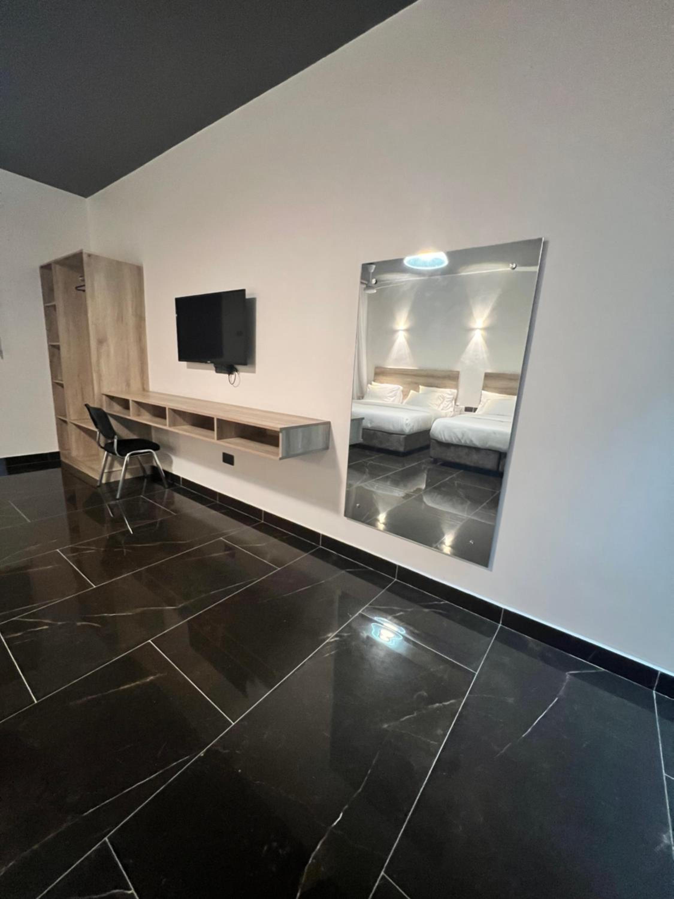 Deluxe Quadruple Room - Photo 11