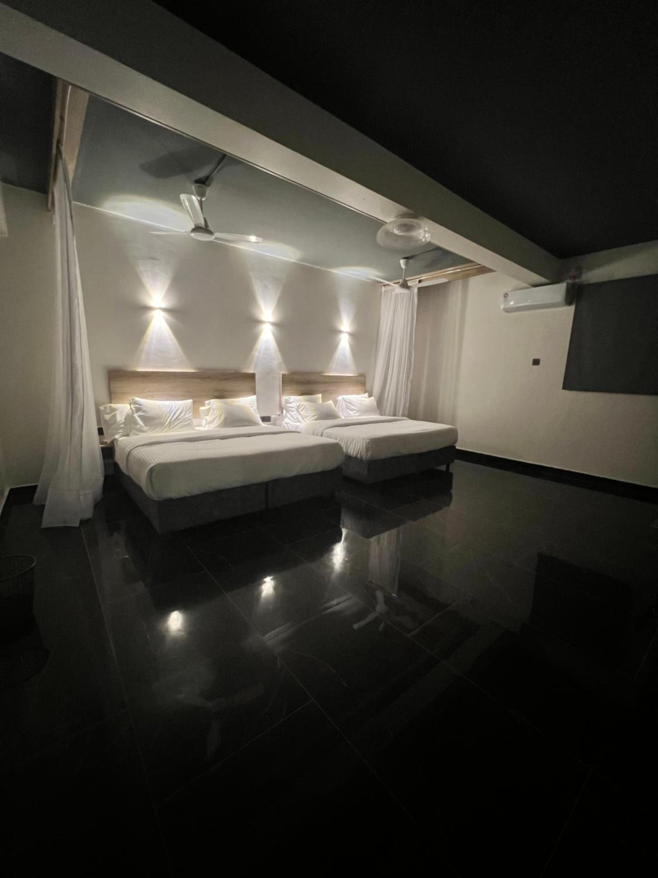 Deluxe Quadruple Room - Photo 9
