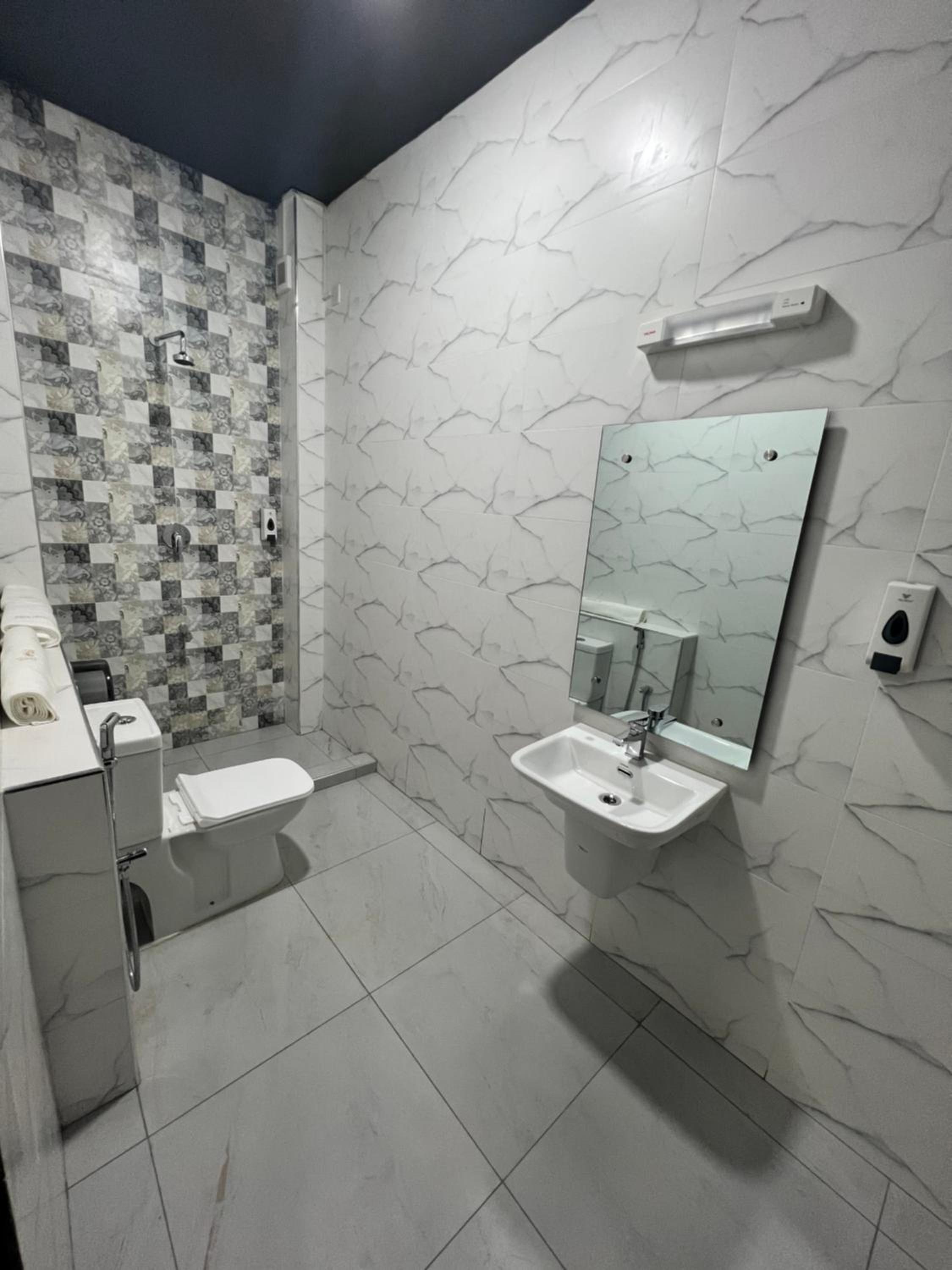 Deluxe Triple Room - Photo 9