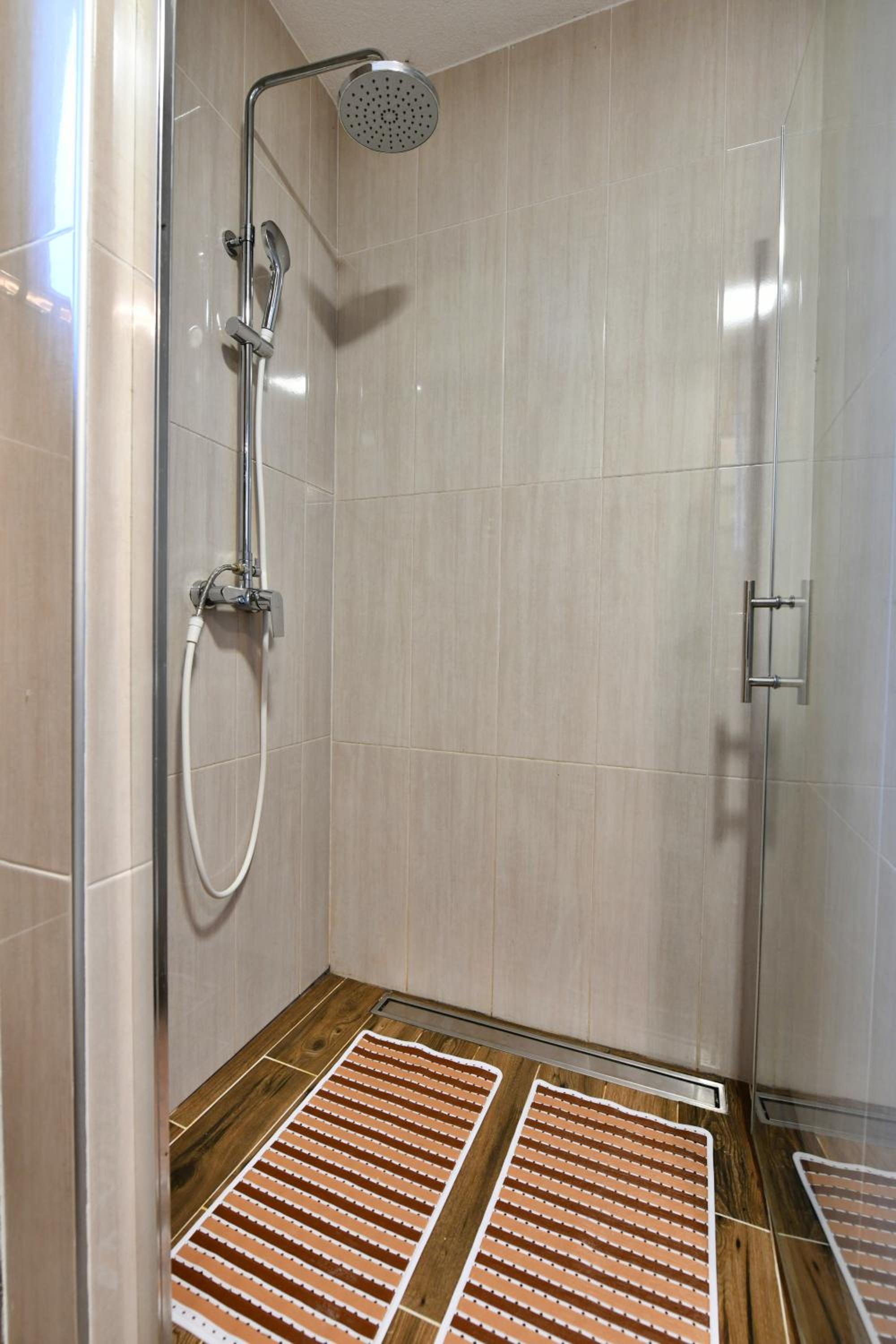 Three-Bedroom Apartment - Photo 9