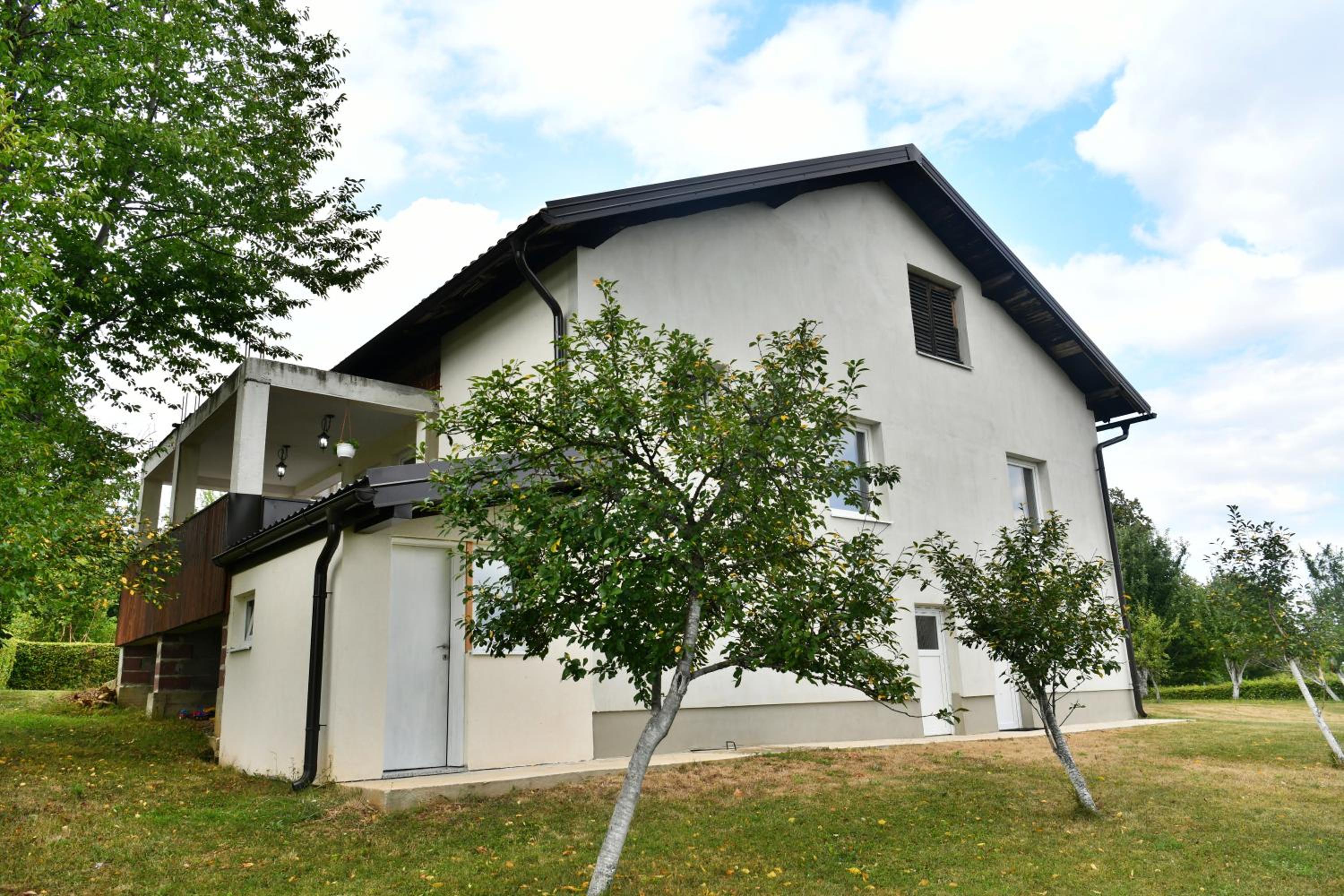 Three-Bedroom Apartment - Photo 28