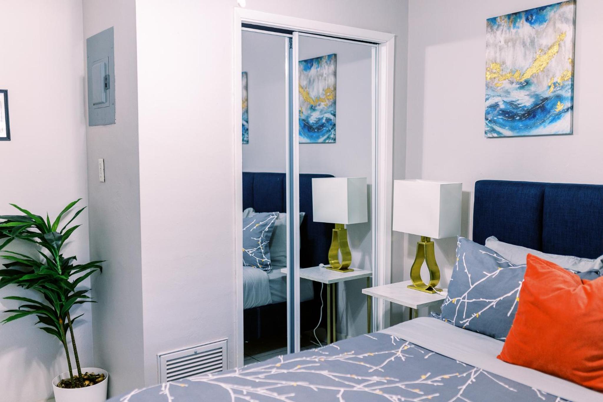 Premium Two Bedroom Queen with Kitchen and Sofa Bed - Photo 10