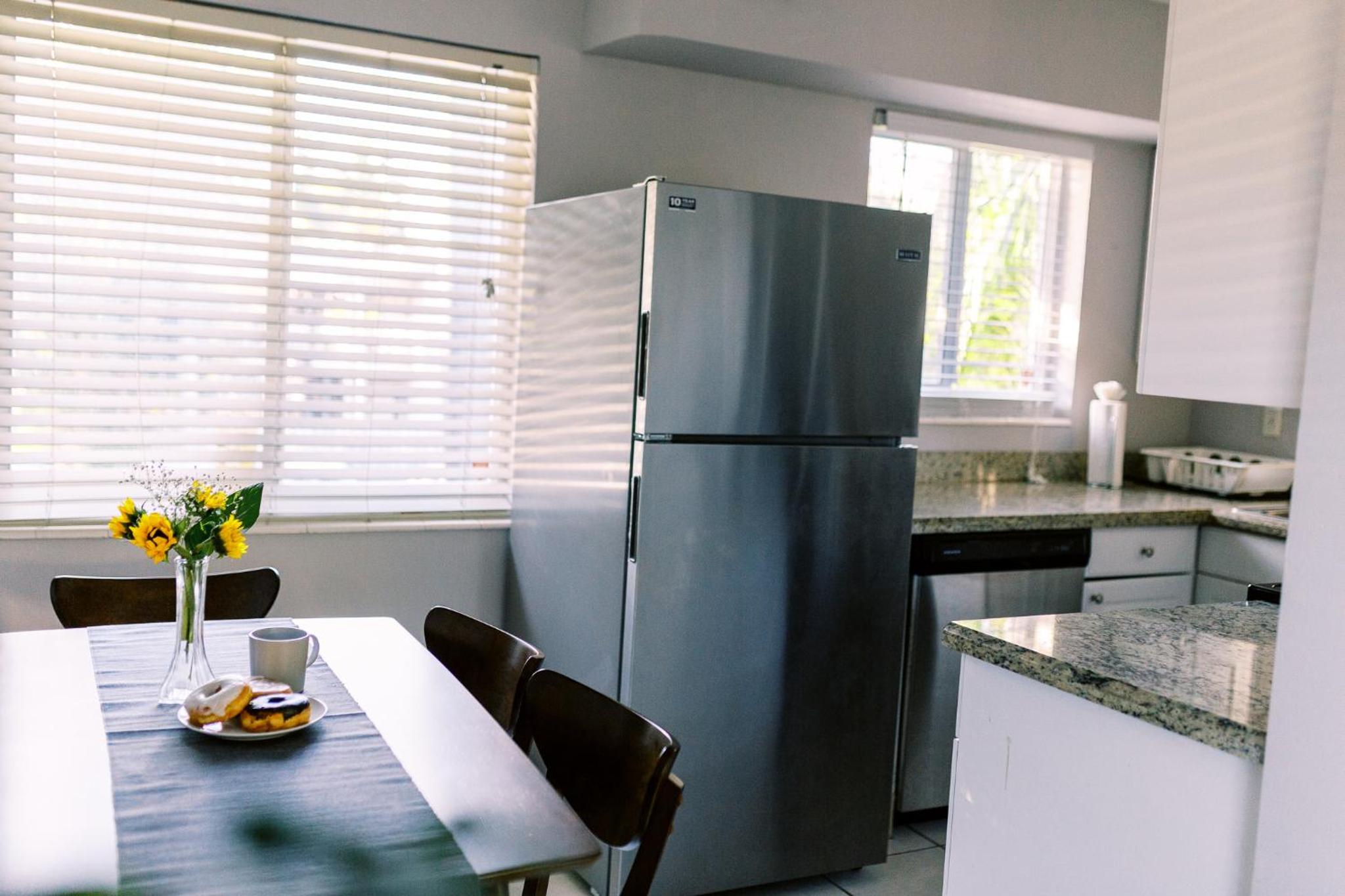 Premium Two Bedroom Queen with Kitchen and Sofa Bed - Photo 8