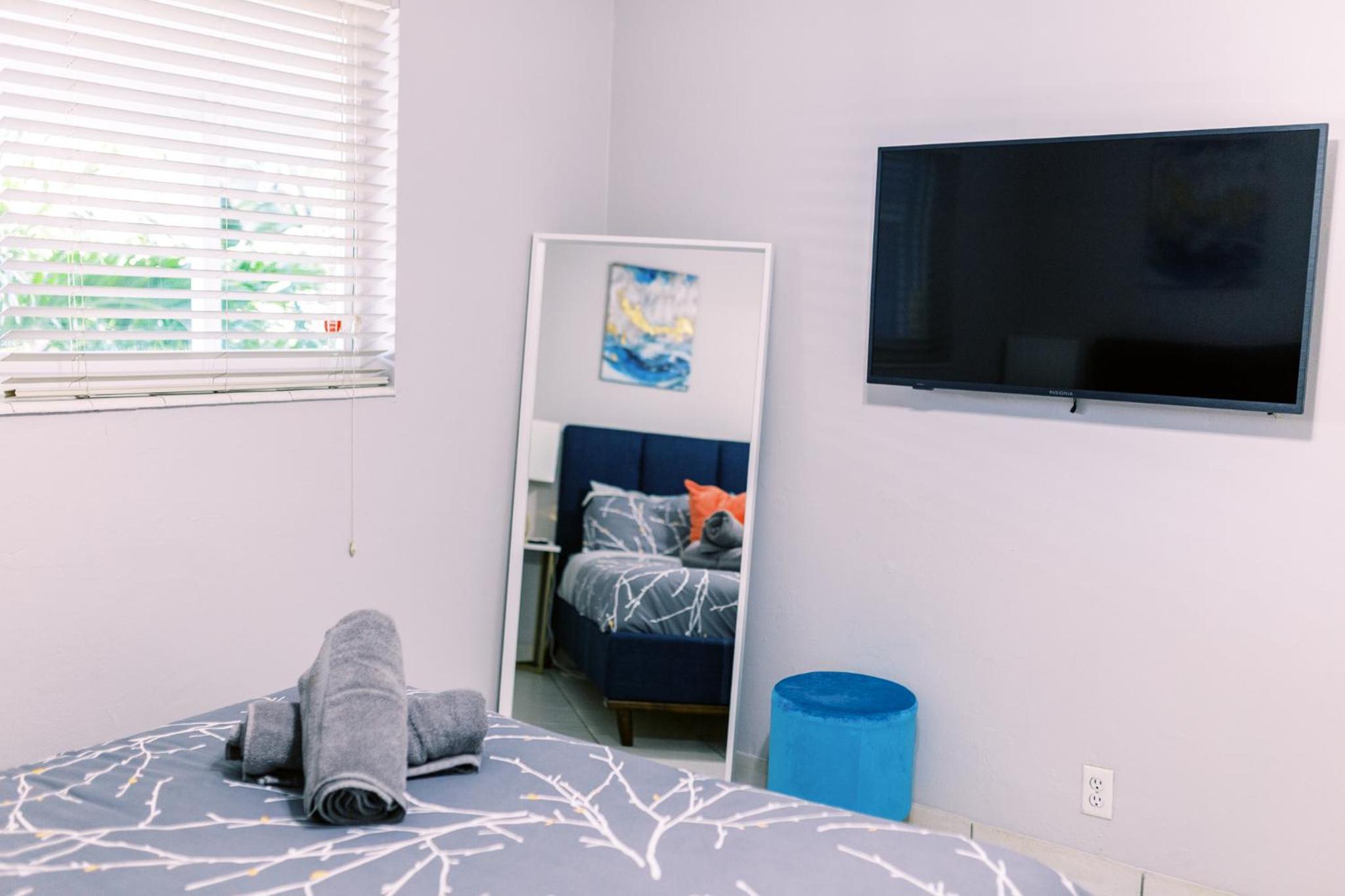 Premium Two Bedroom Queen with Kitchen and Sofa Bed - Photo 9