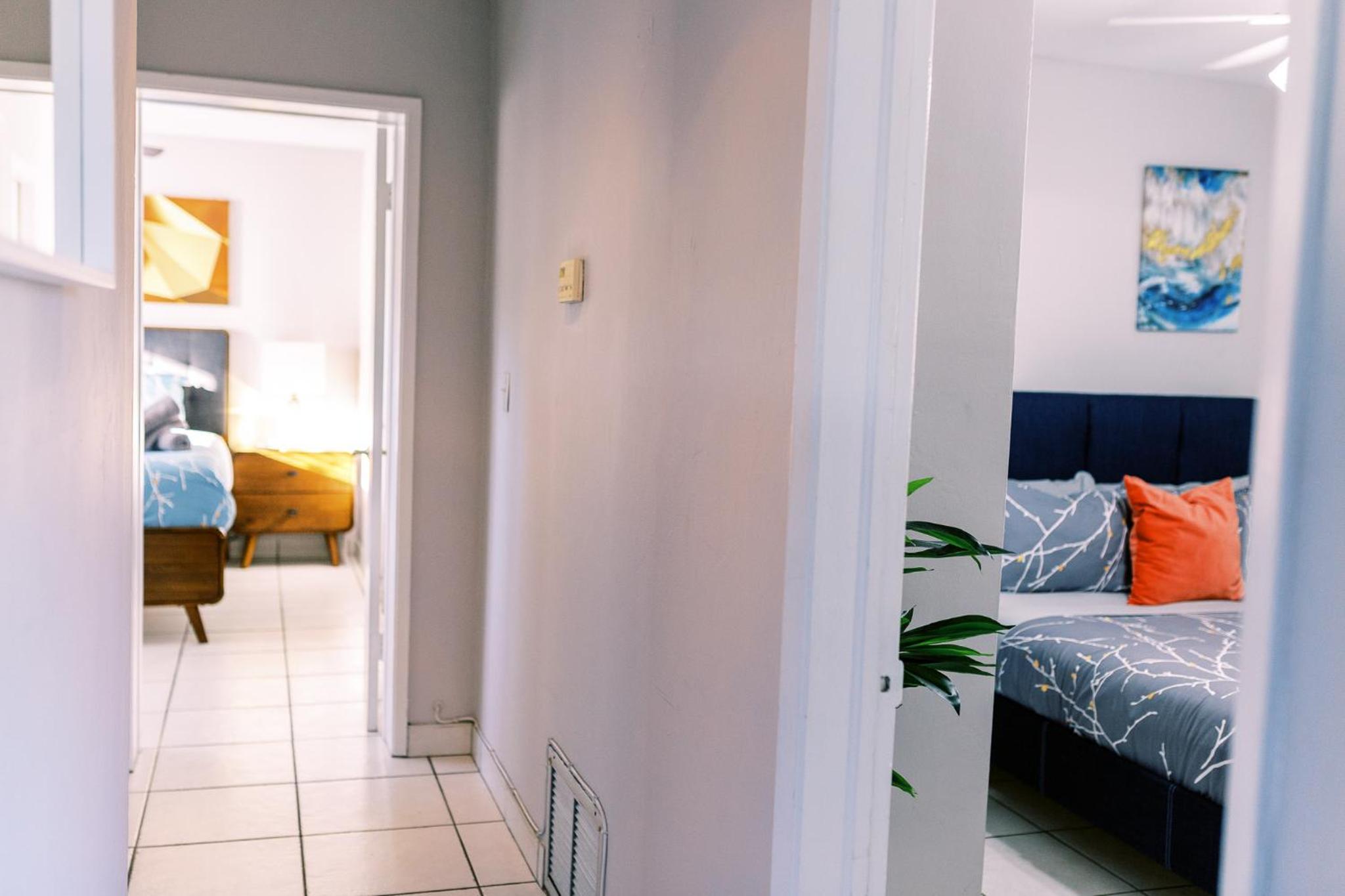 Premium Two Bedroom Queen with Kitchen and Sofa Bed - Photo 5
