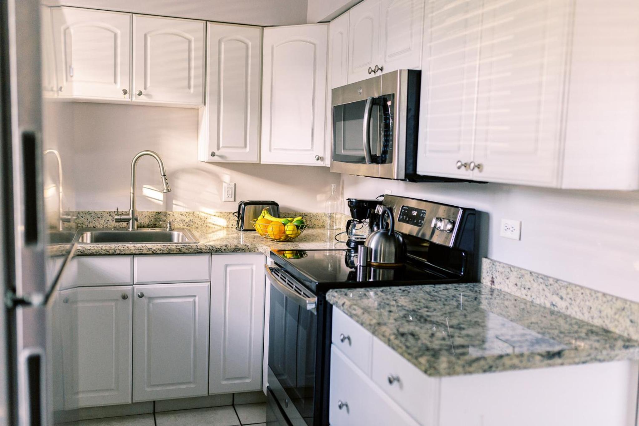Premium Two Bedroom Queen with Kitchen and Sofa Bed - Photo 13