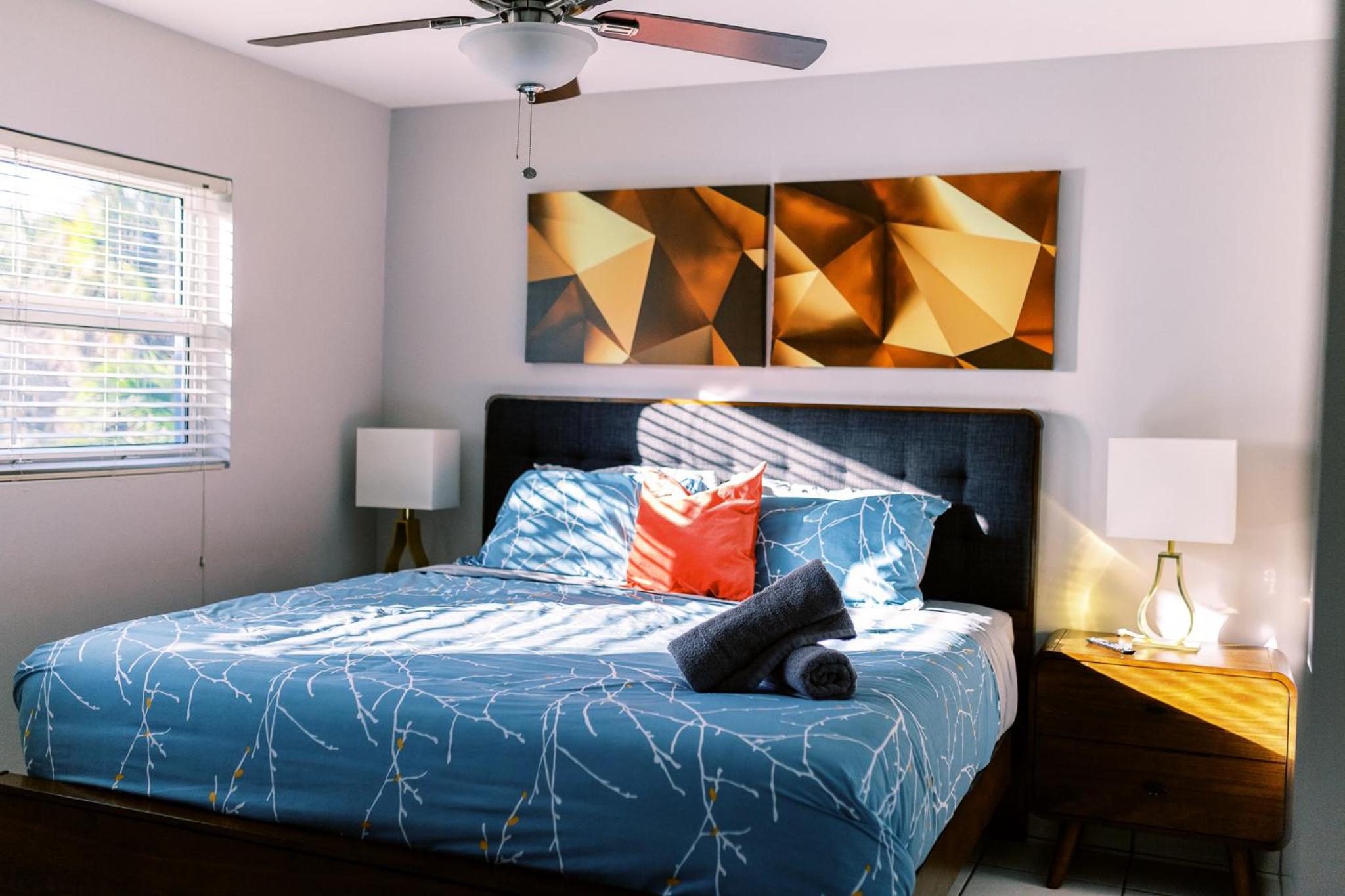 Premium Two Bedroom Queen with Kitchen and Sofa Bed - Photo 1
