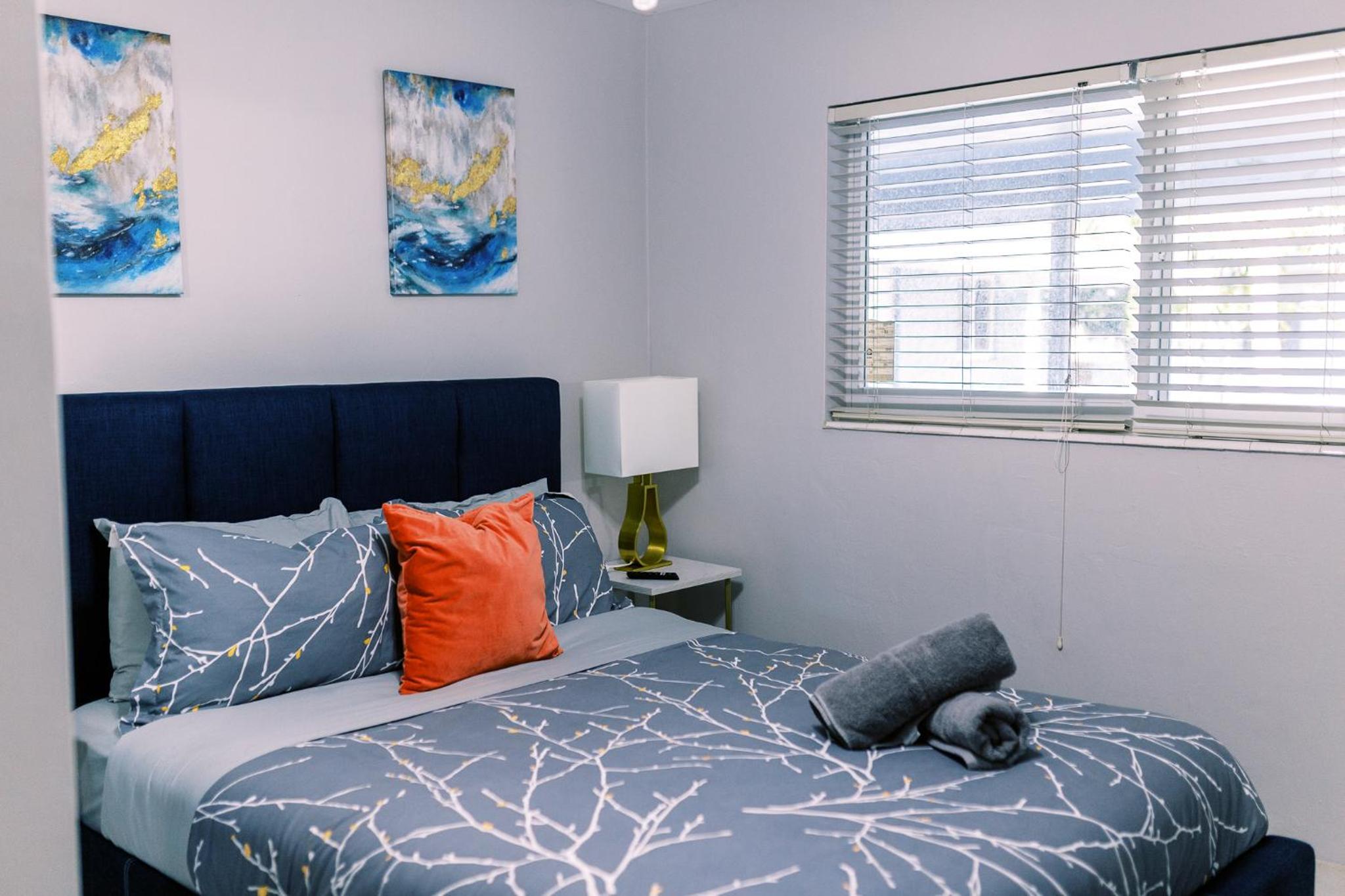 Premium Two Bedroom Queen with Kitchen and Sofa Bed - Photo 16