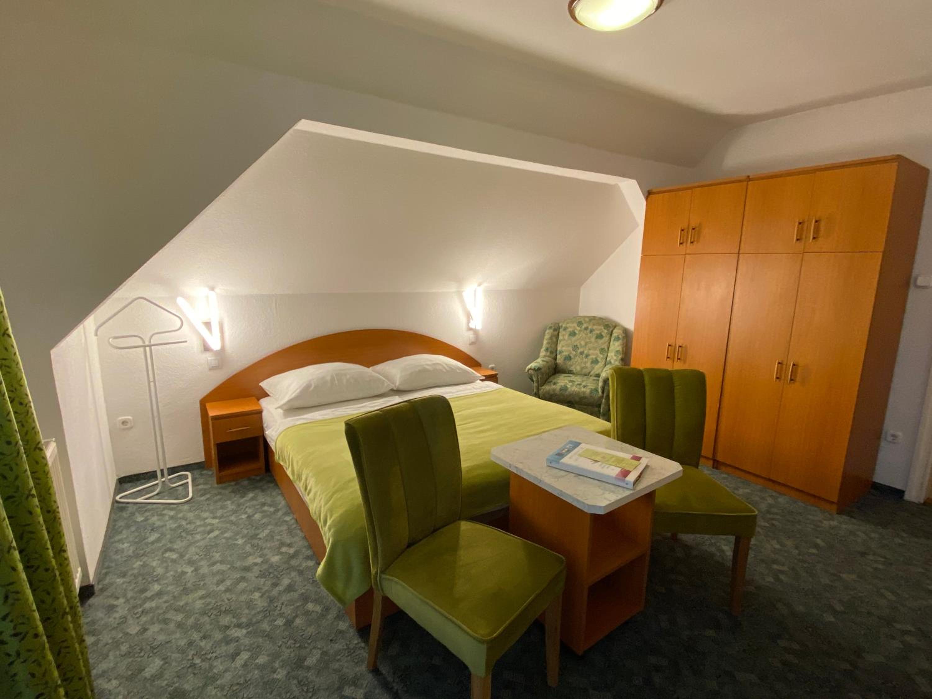 Deluxe Double Room with Balcony photo 2