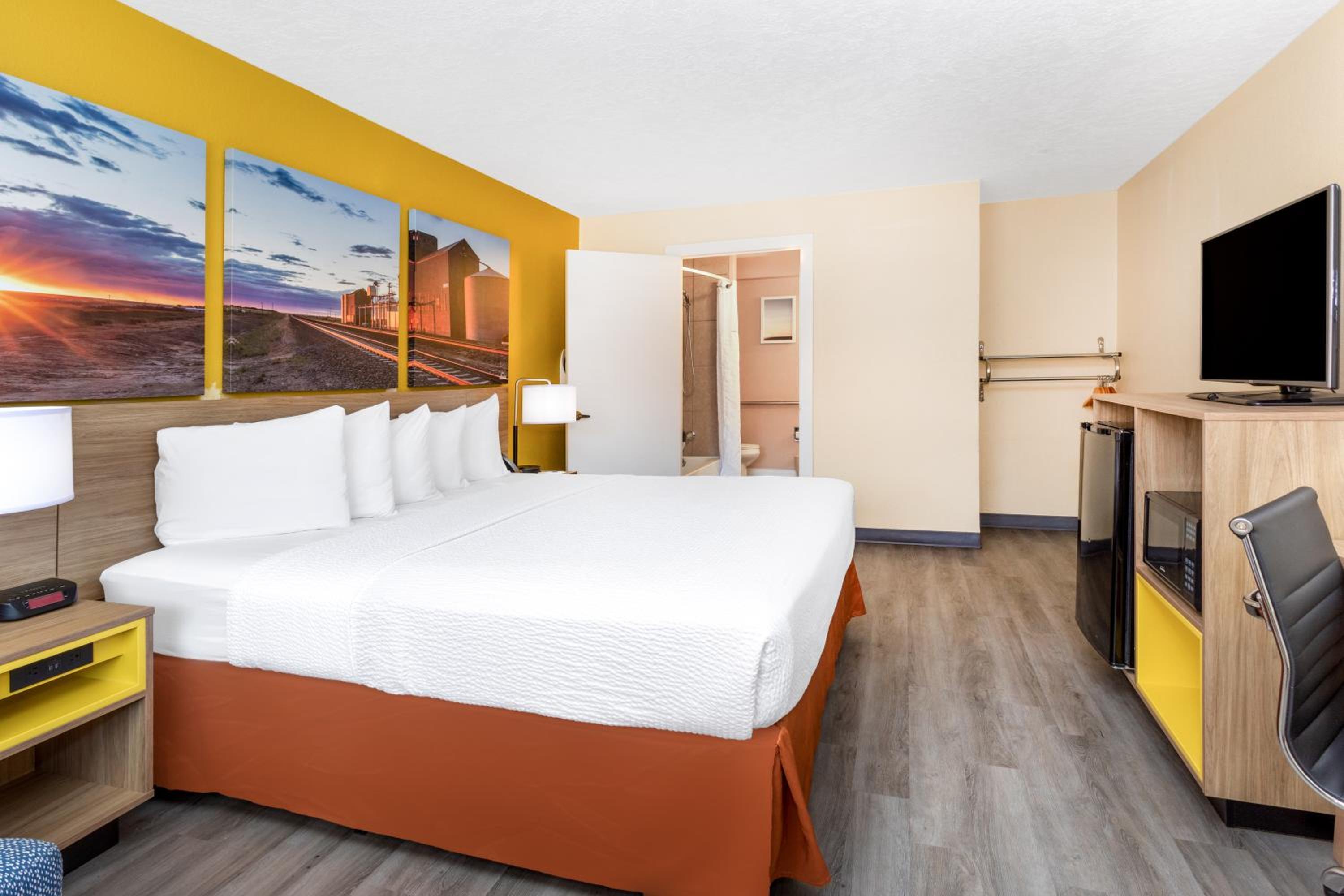 King Room - Disability Access - Non-Smoking - Photo 3