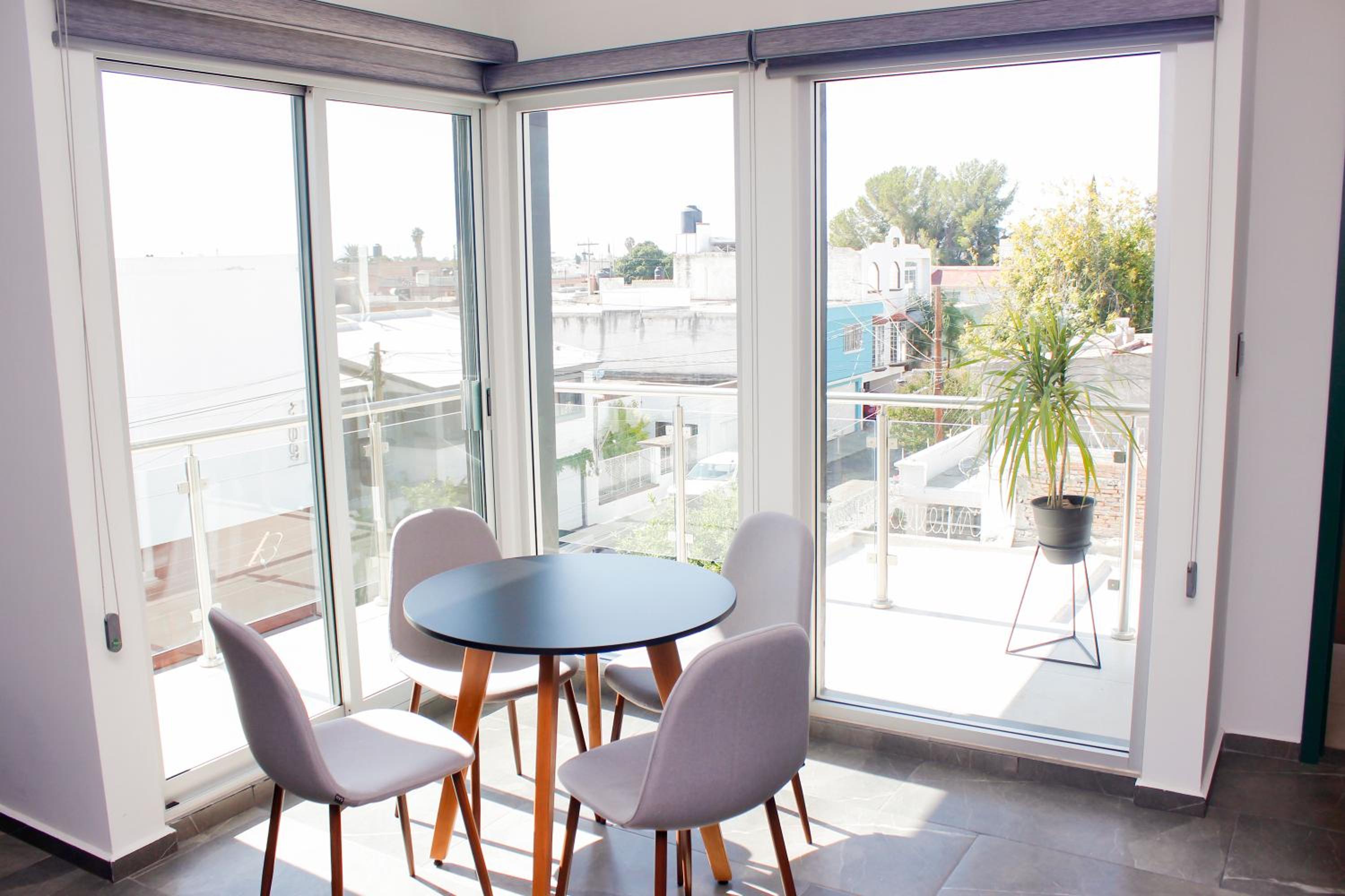 Quadruple Room with Balcony - Photo 11