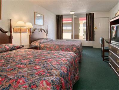 Double Room with Two Double Beds - Smoking - Photo 1