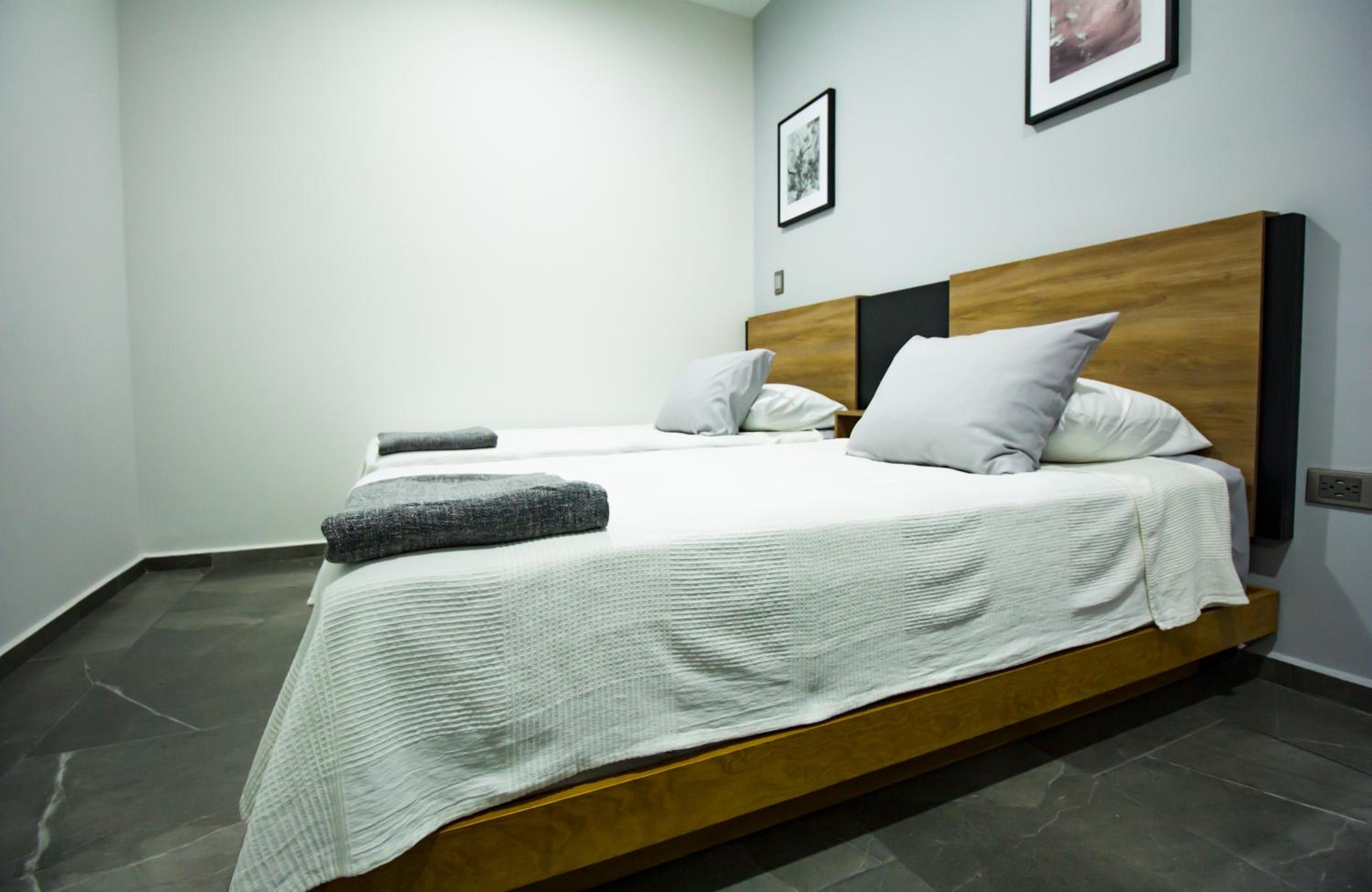 Quadruple Room with Balcony - Photo 7
