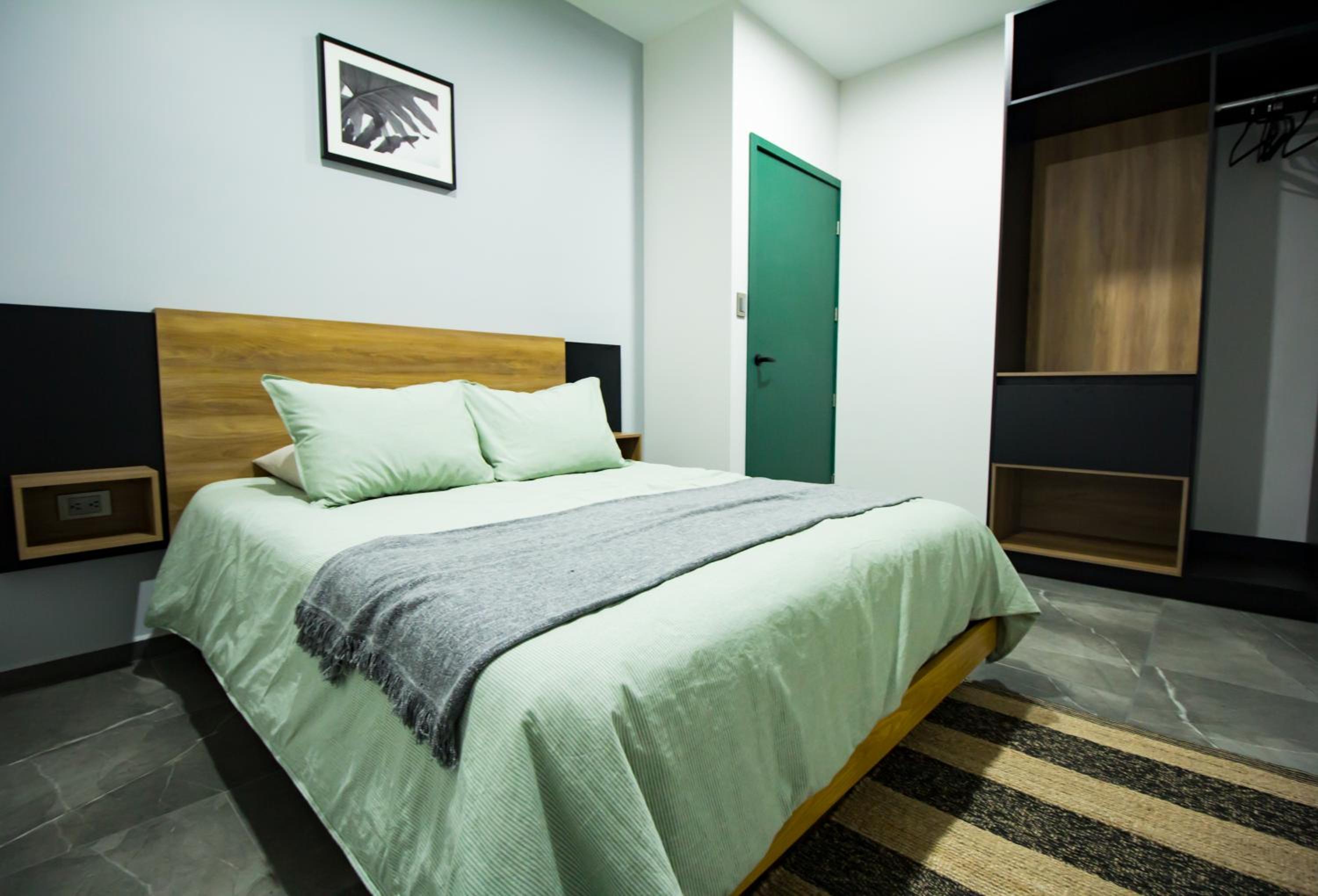 Quadruple Room with Balcony - Photo 9