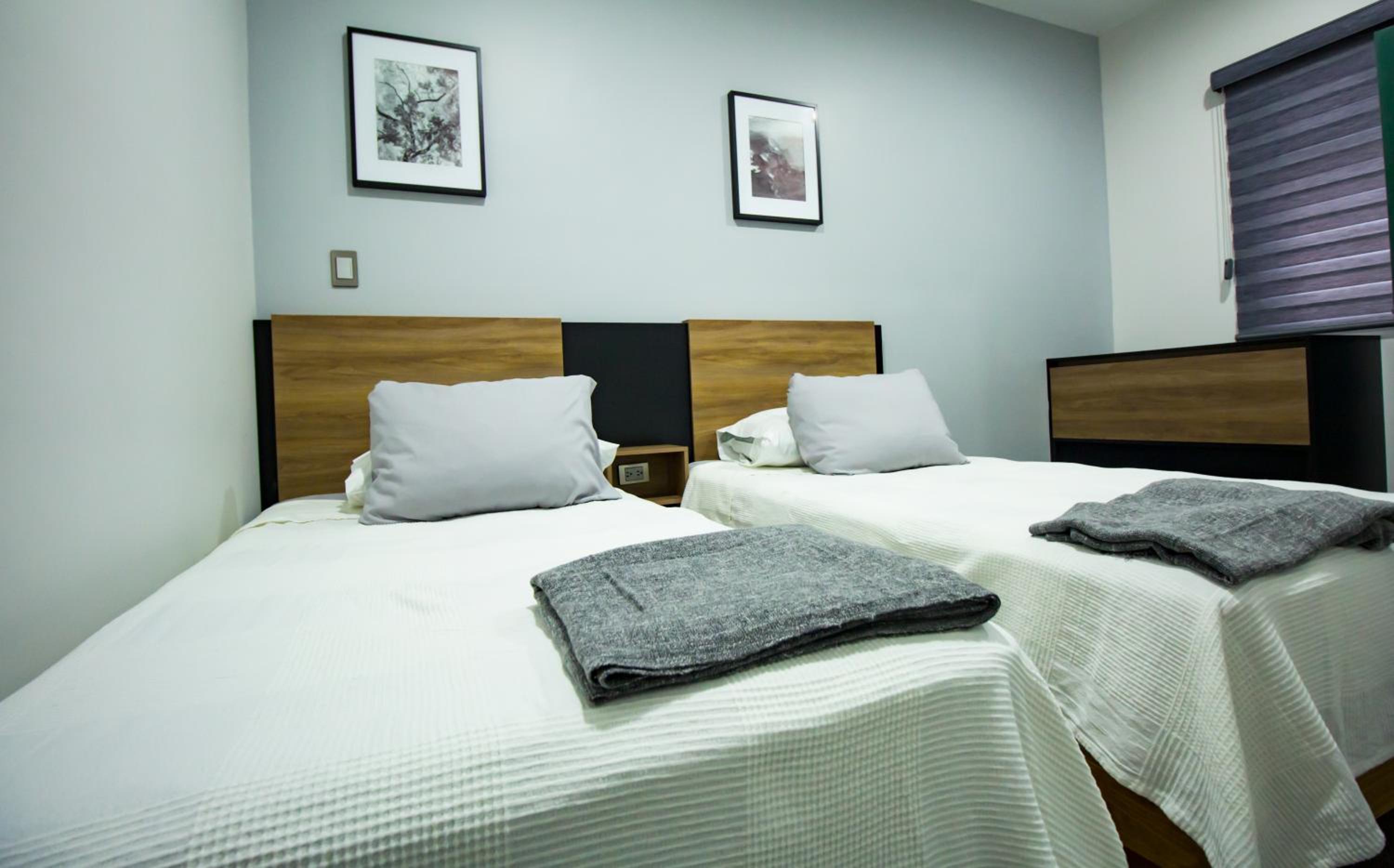 Quadruple Room with Balcony - Photo 8
