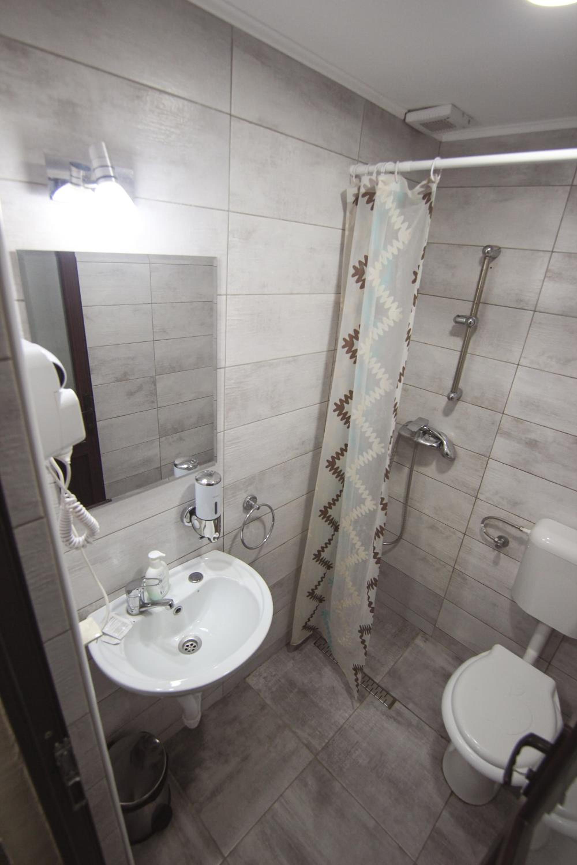 Deluxe Double Room (2 Adults + 1 Child) photo 3