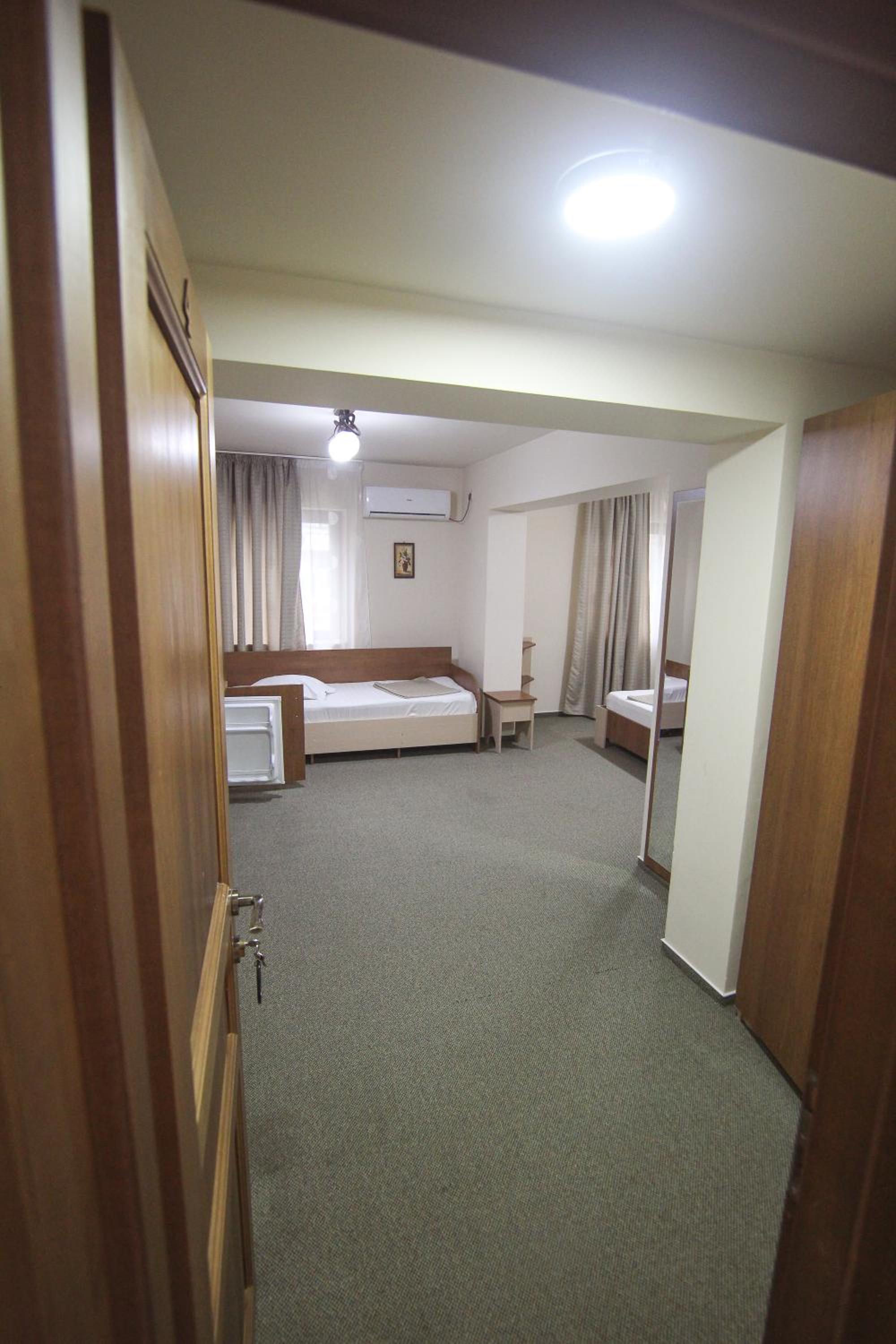 Apartment photo 2