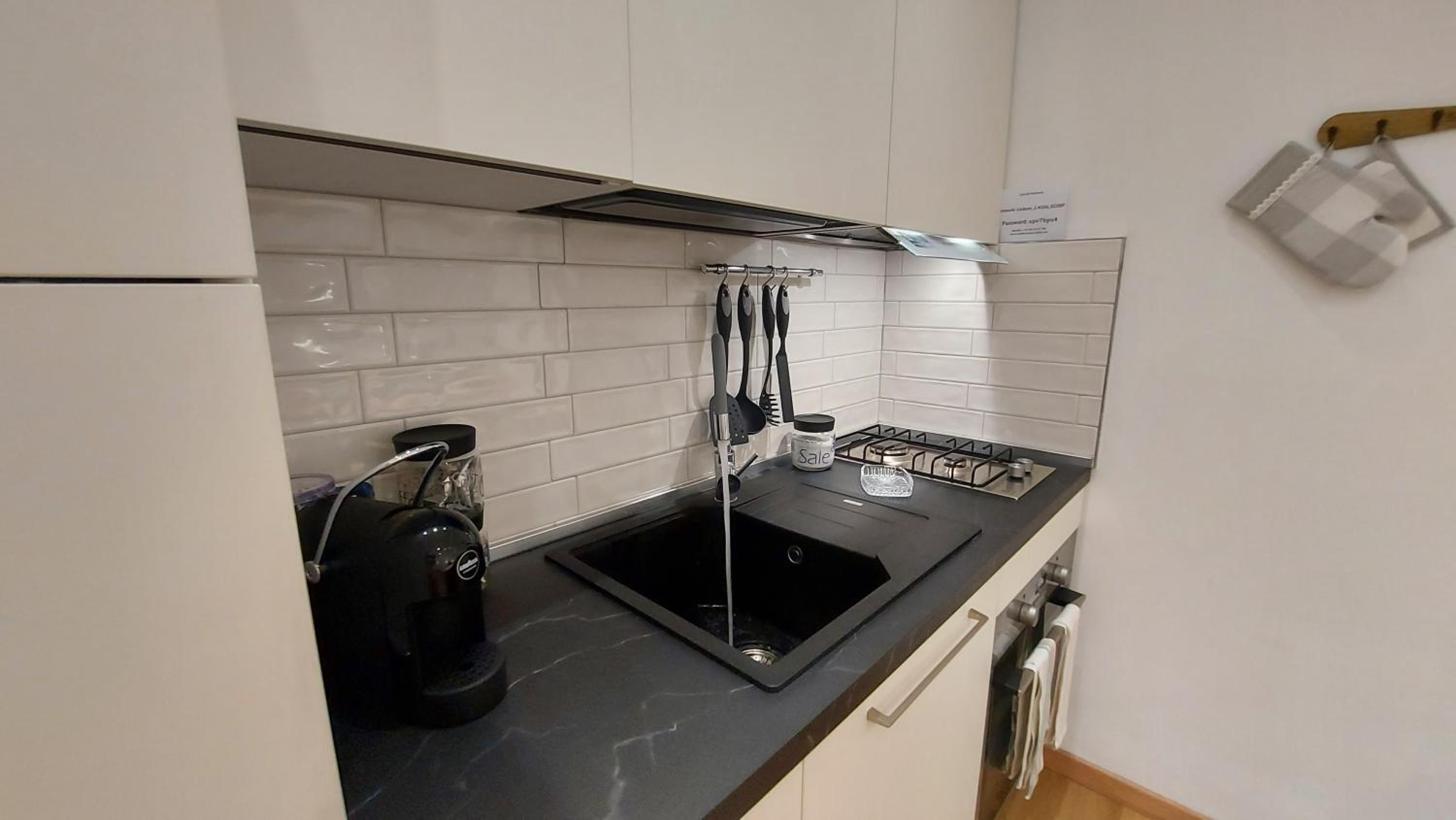 Studio Apartment - Photo 11
