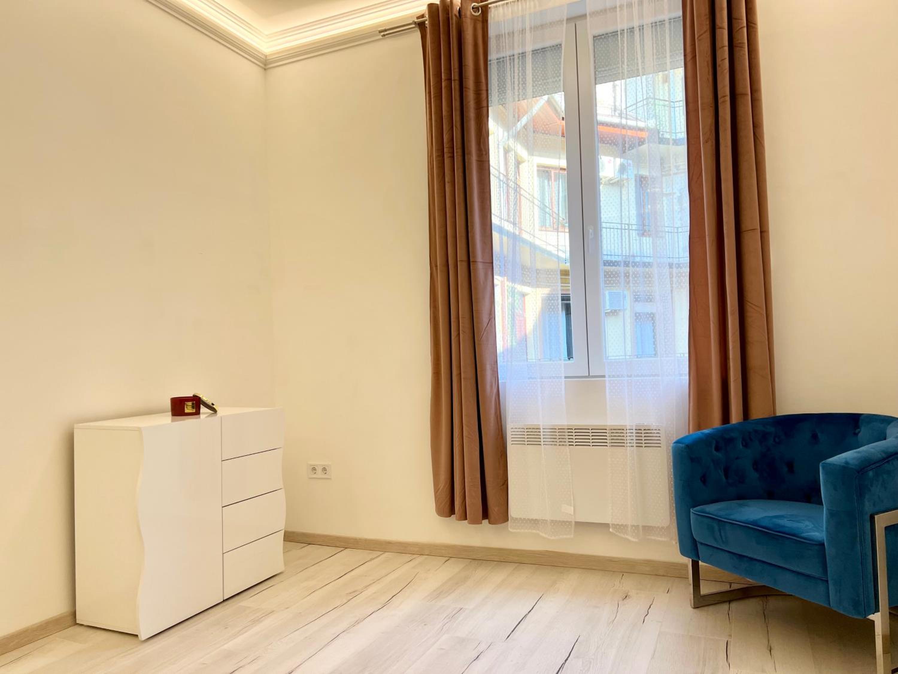 One-Bedroom Apartment - Photo 8