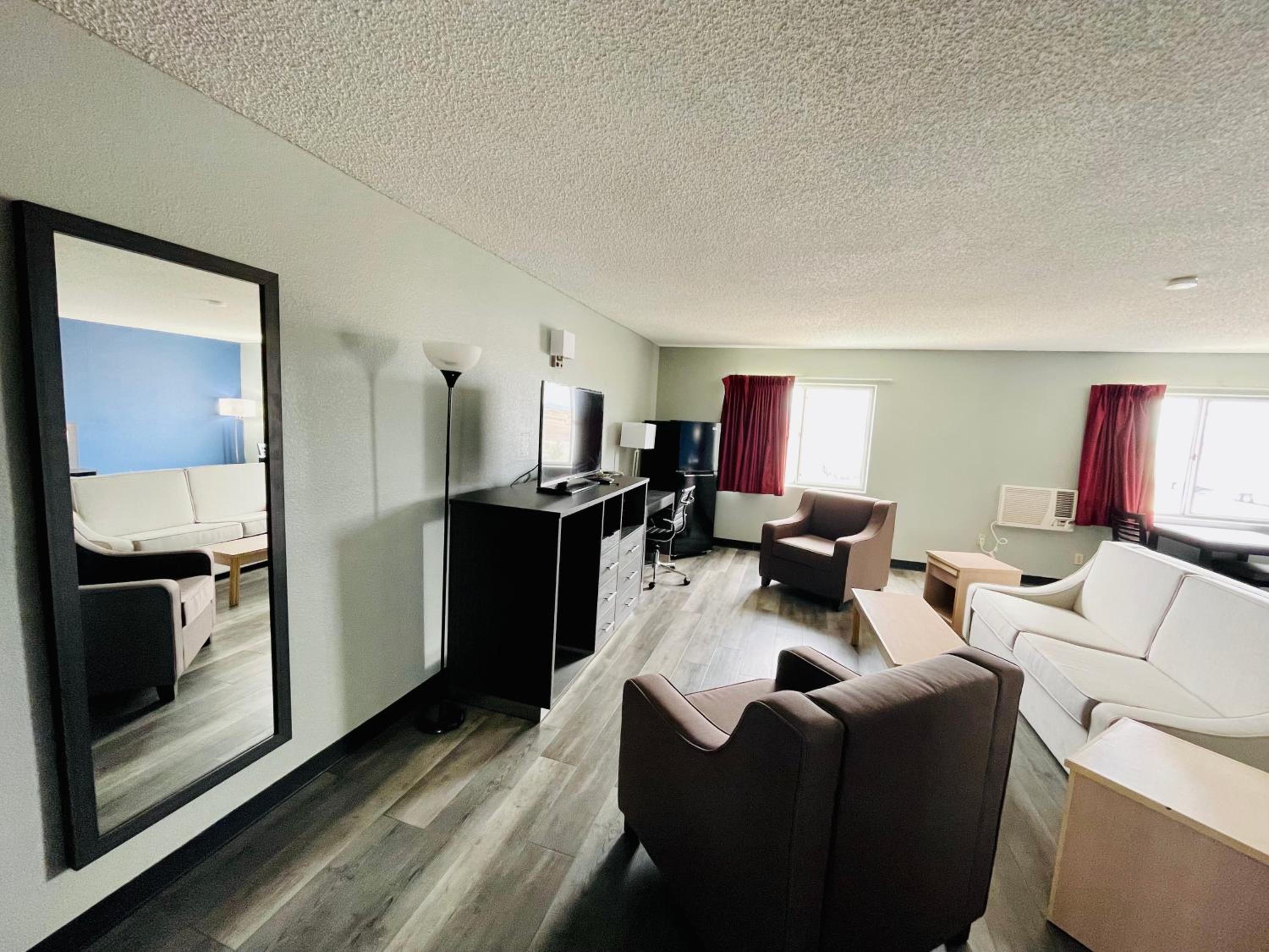 Deluxe King Suite