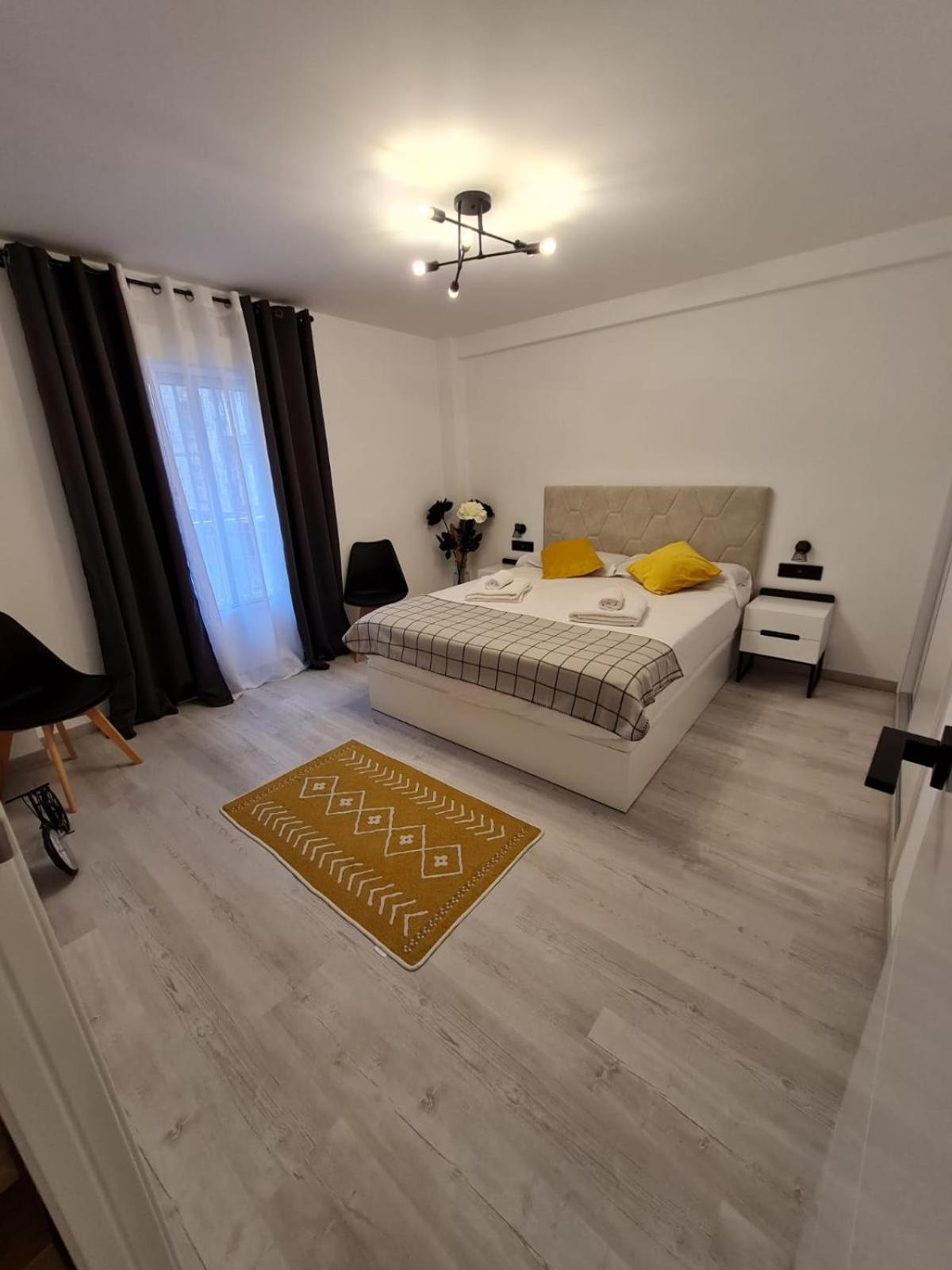Three-Bedroom Apartment photo 2