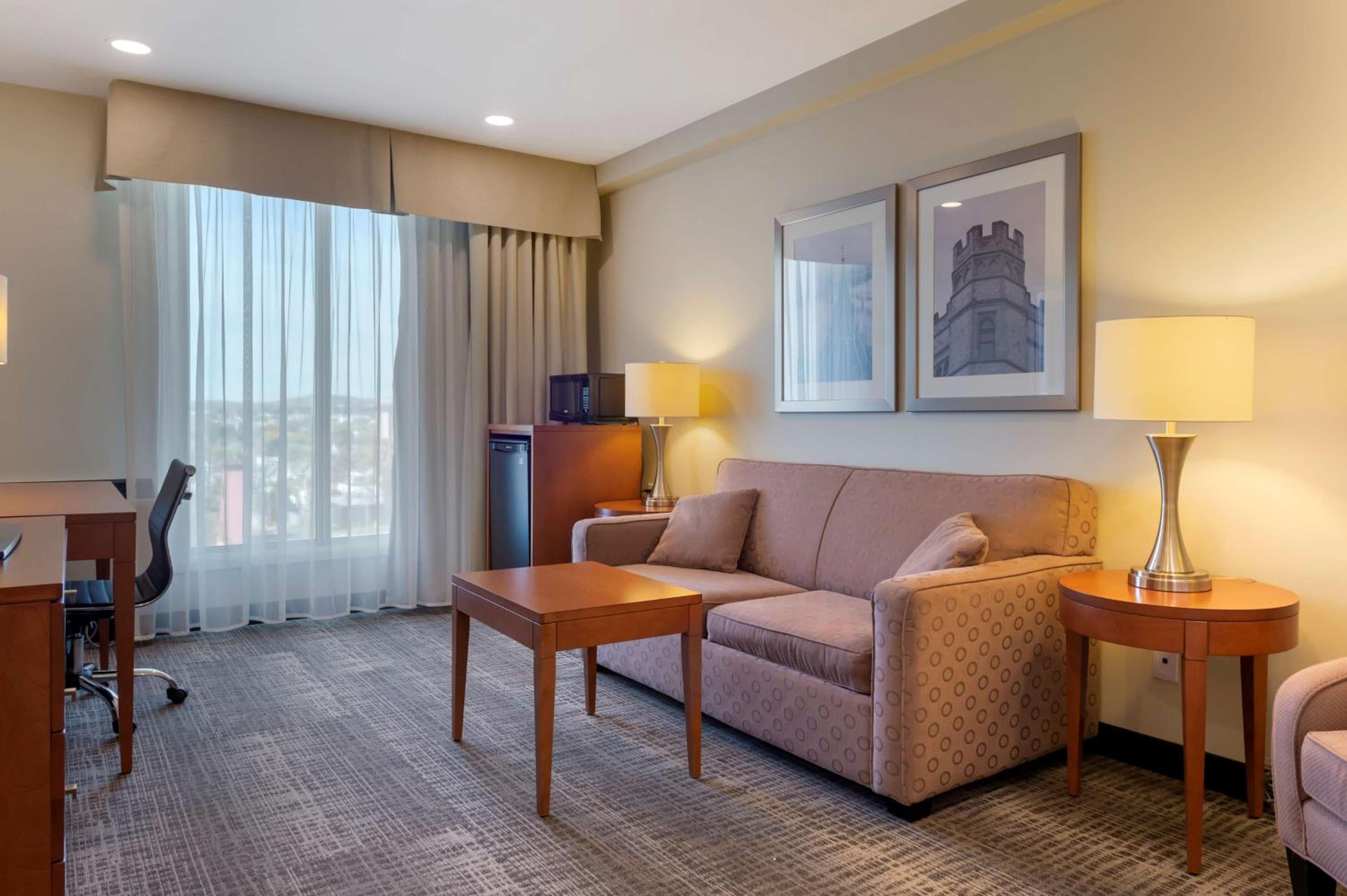 Executive King Suite with Sofa Bed and River View - Photo 2