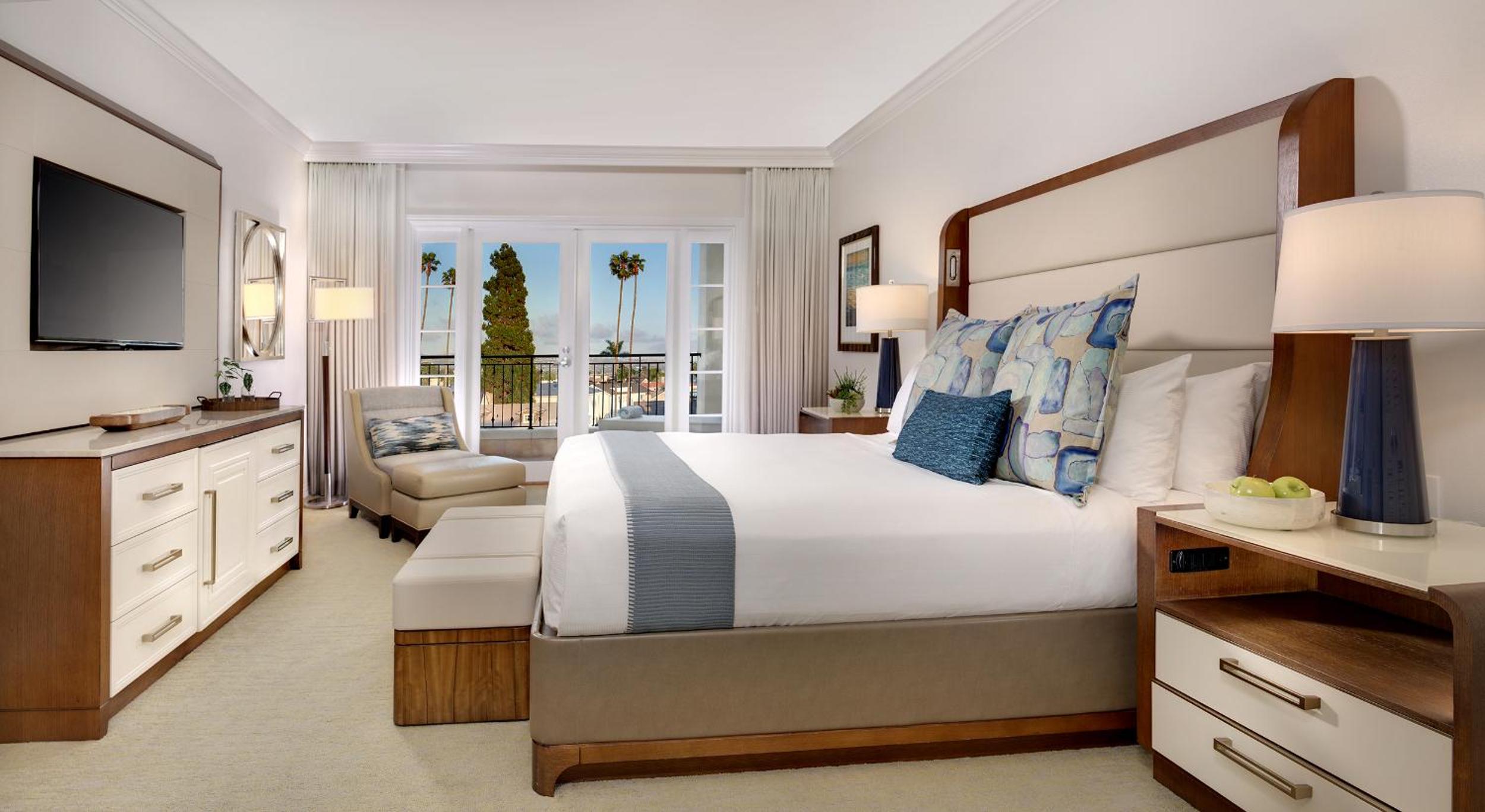 Newport Queen Room - Photo 1