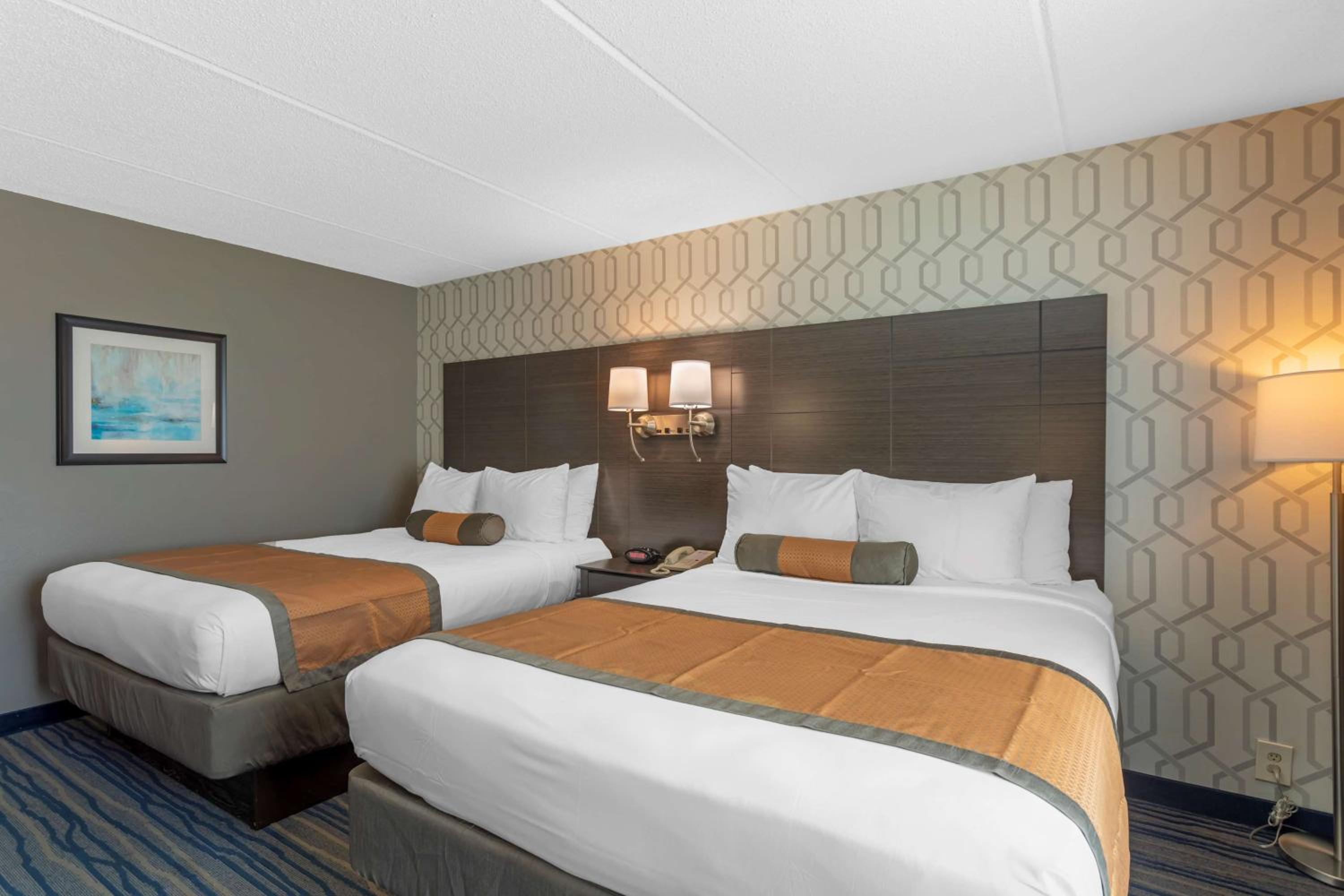 Queen Room with Two Queen Beds - Pet Friendly/First Floor/Non-Smoking/Exterior Entrance - Photo 2