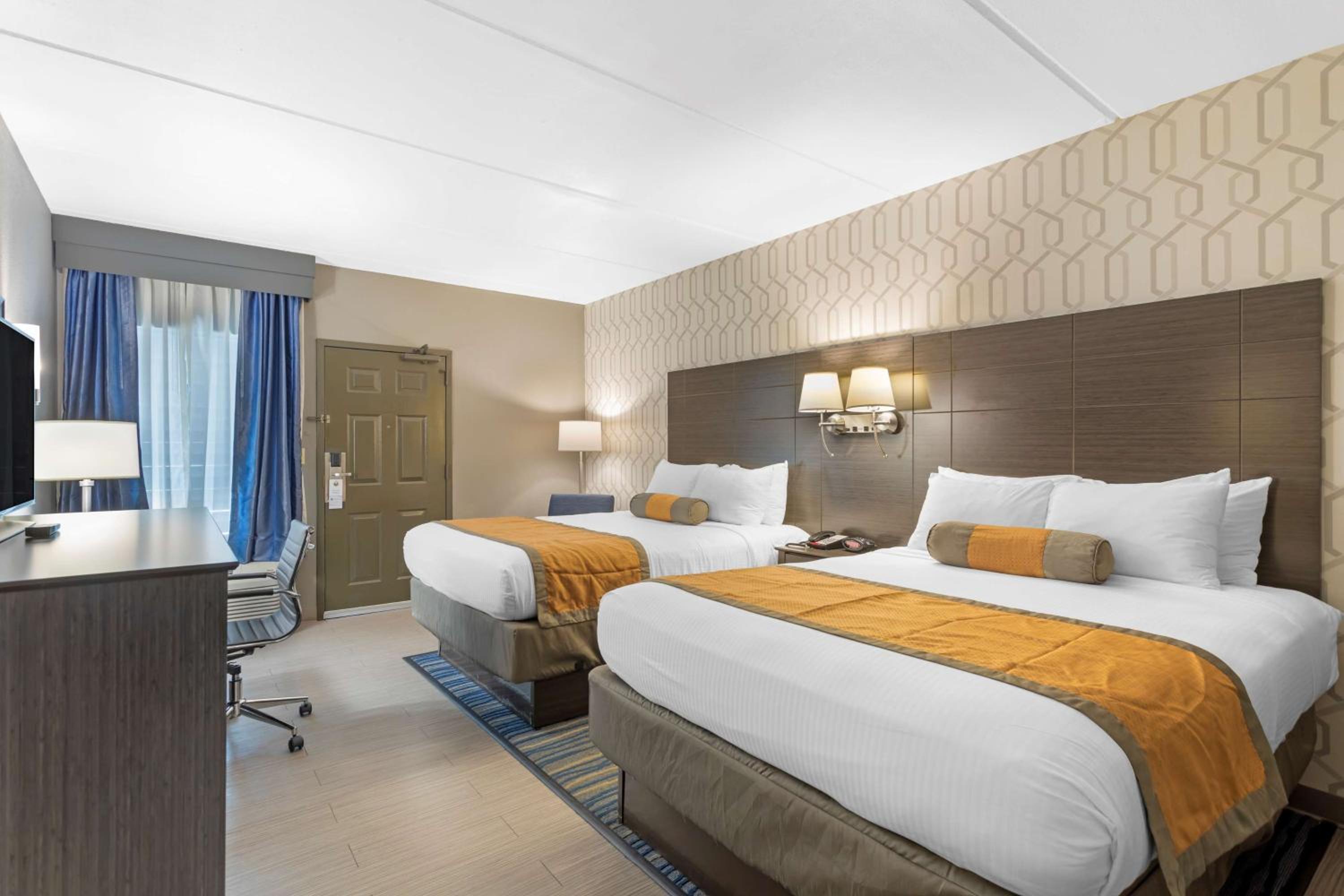 Queen Suite with Two Queen Beds and Sofa Bed - First Floor/Non-Smoking - Photo 4