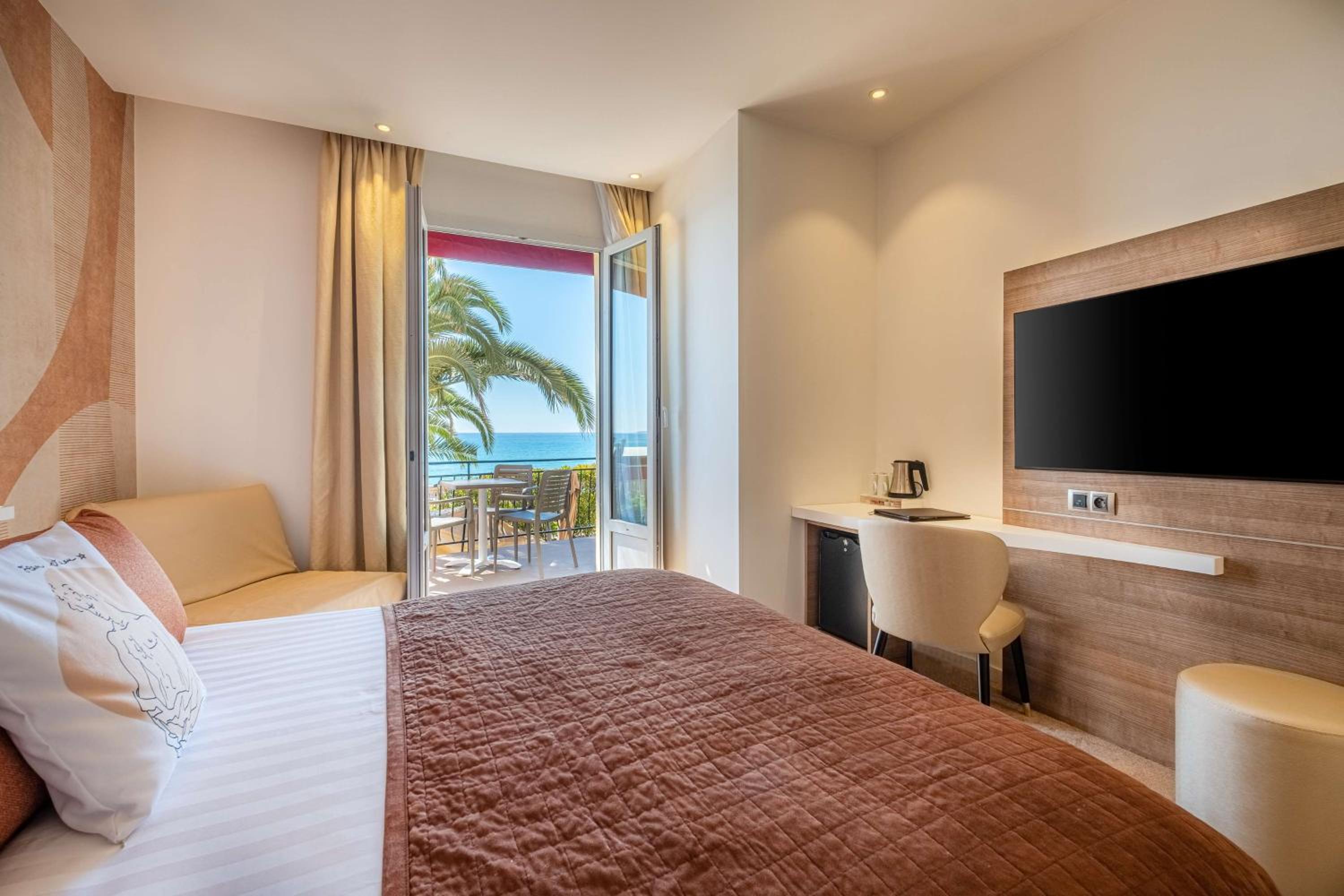 Superior Family Room With Sea View And Balcony