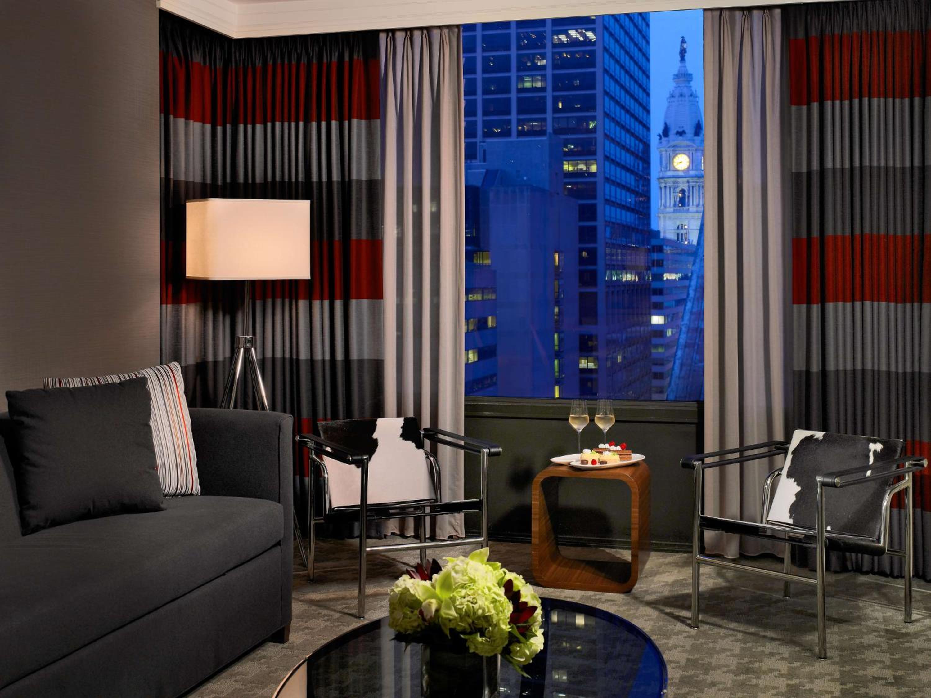 Corner Suite - King Bed - Sofa Bed - Photo 2