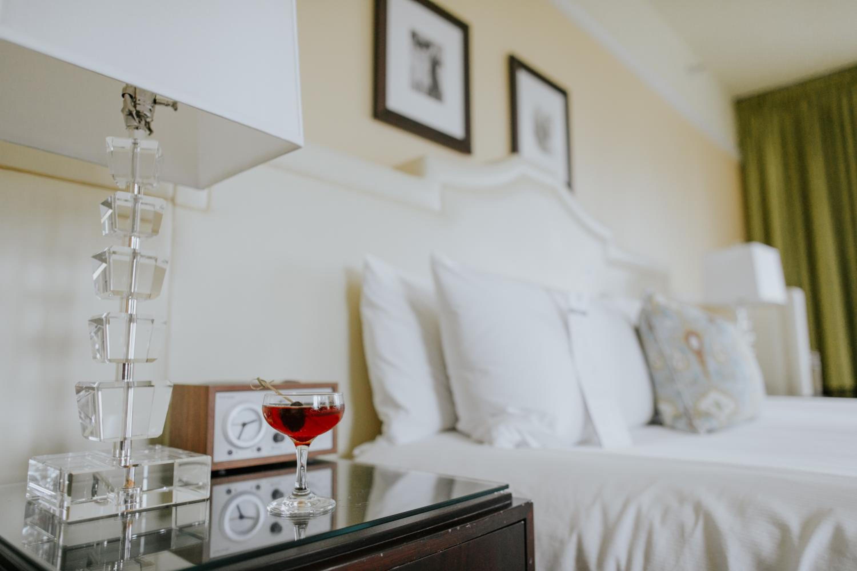 Deluxe Queen Room - Photo 6