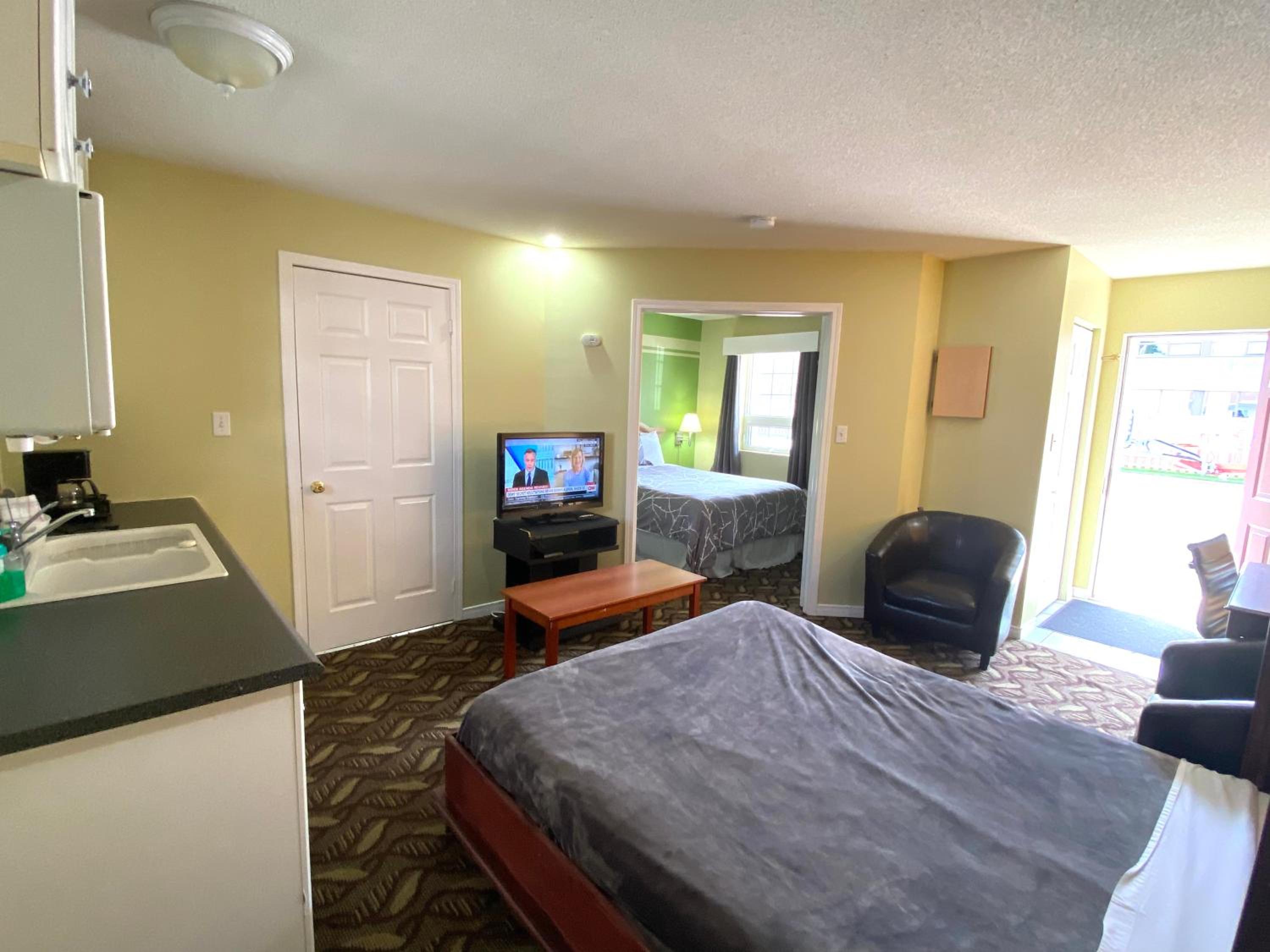 Executive Suite - Photo 1