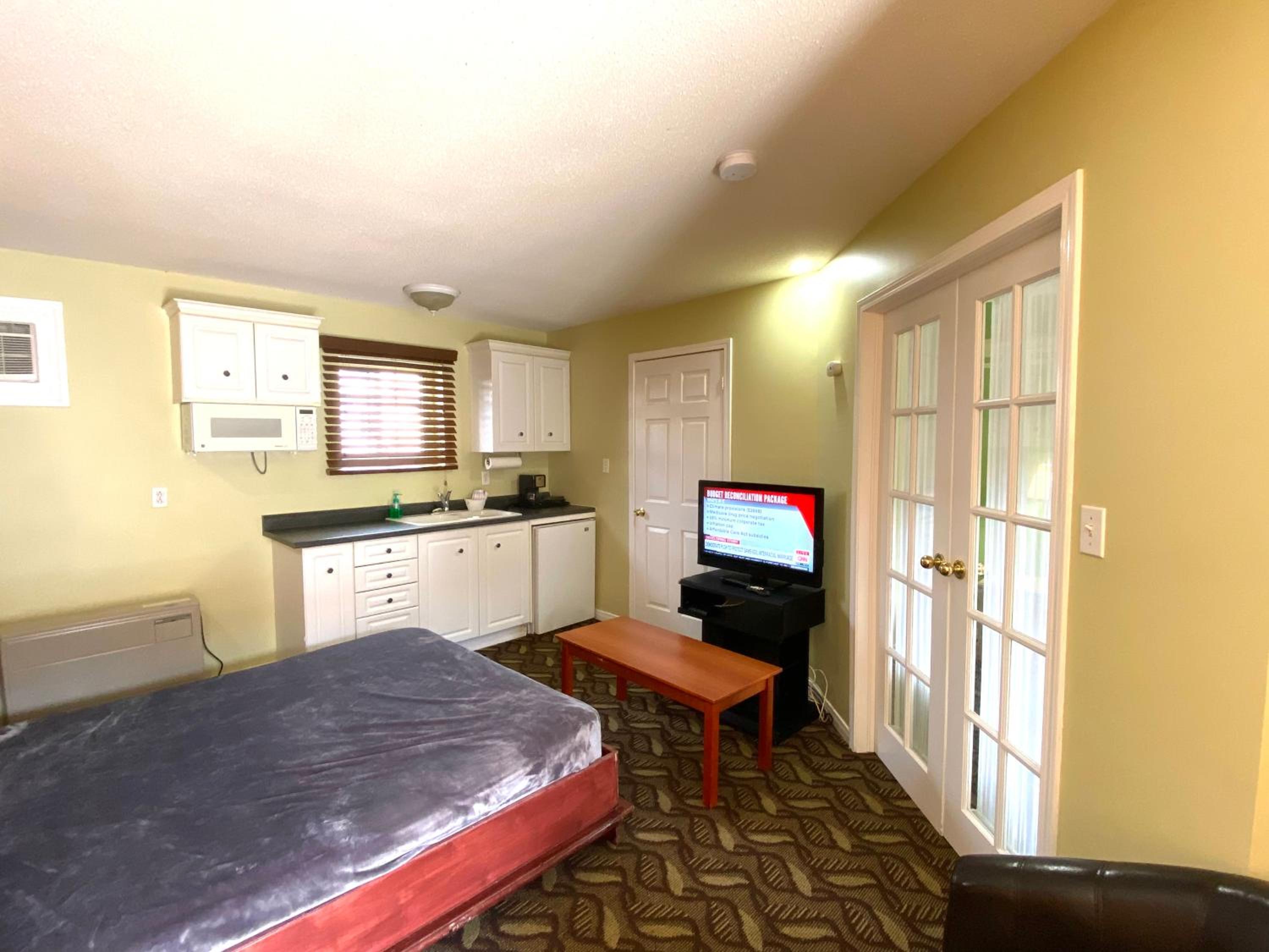 Executive Suite - Photo 2