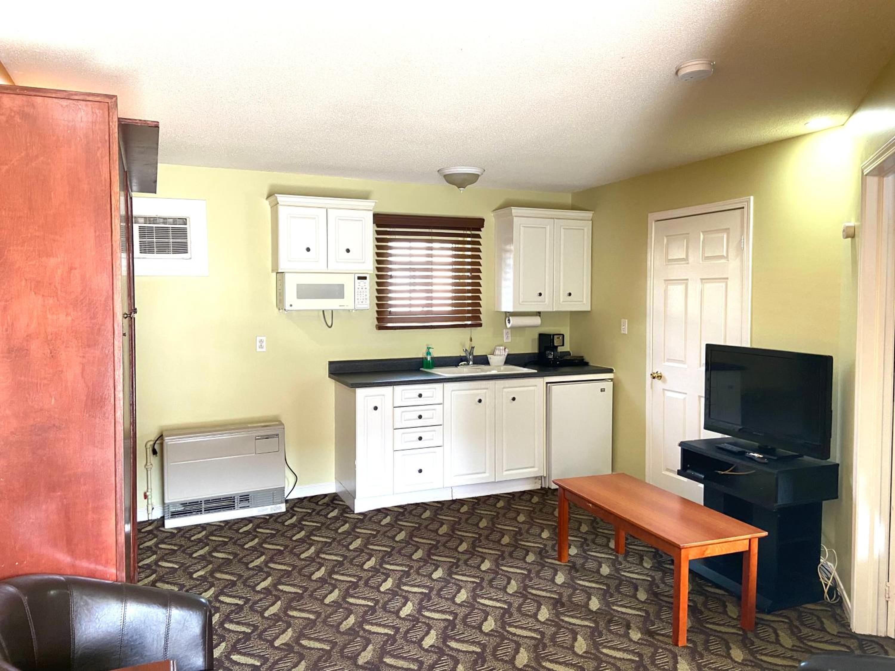 Executive Suite - Photo 4