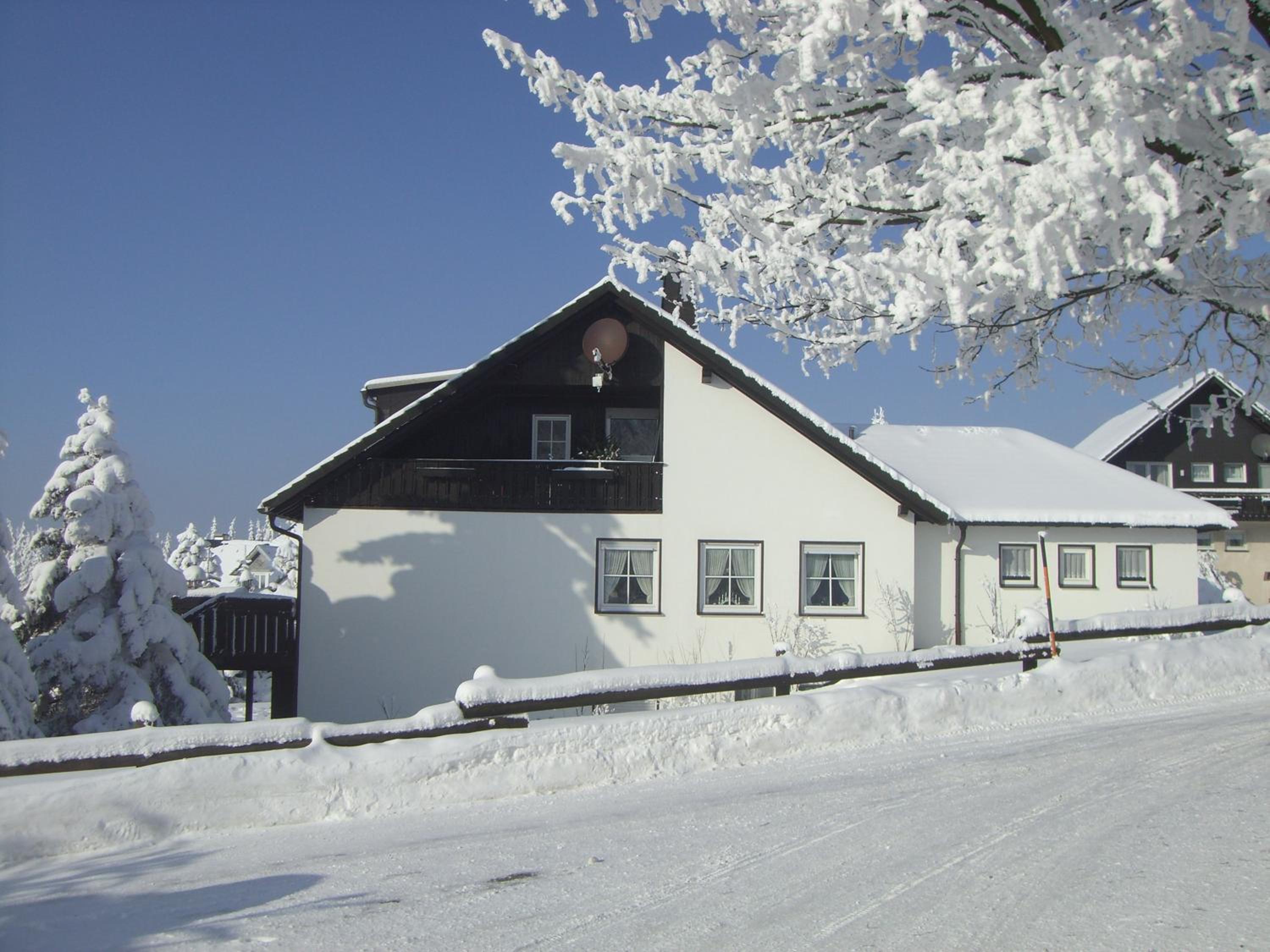 Two Bedroom Apartment With Mountain View photo 2