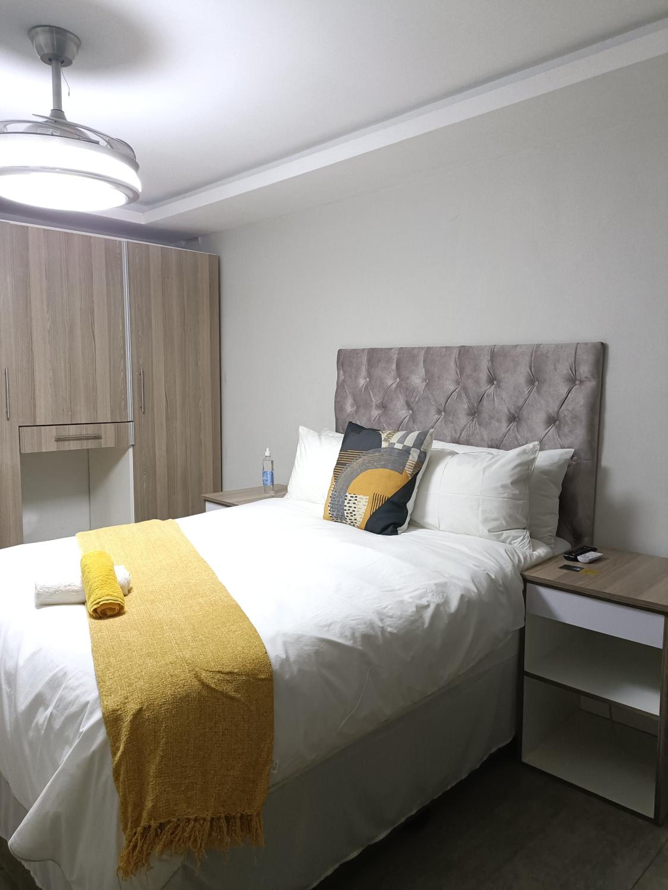 Deluxe Double Room with Shower - Photo 12