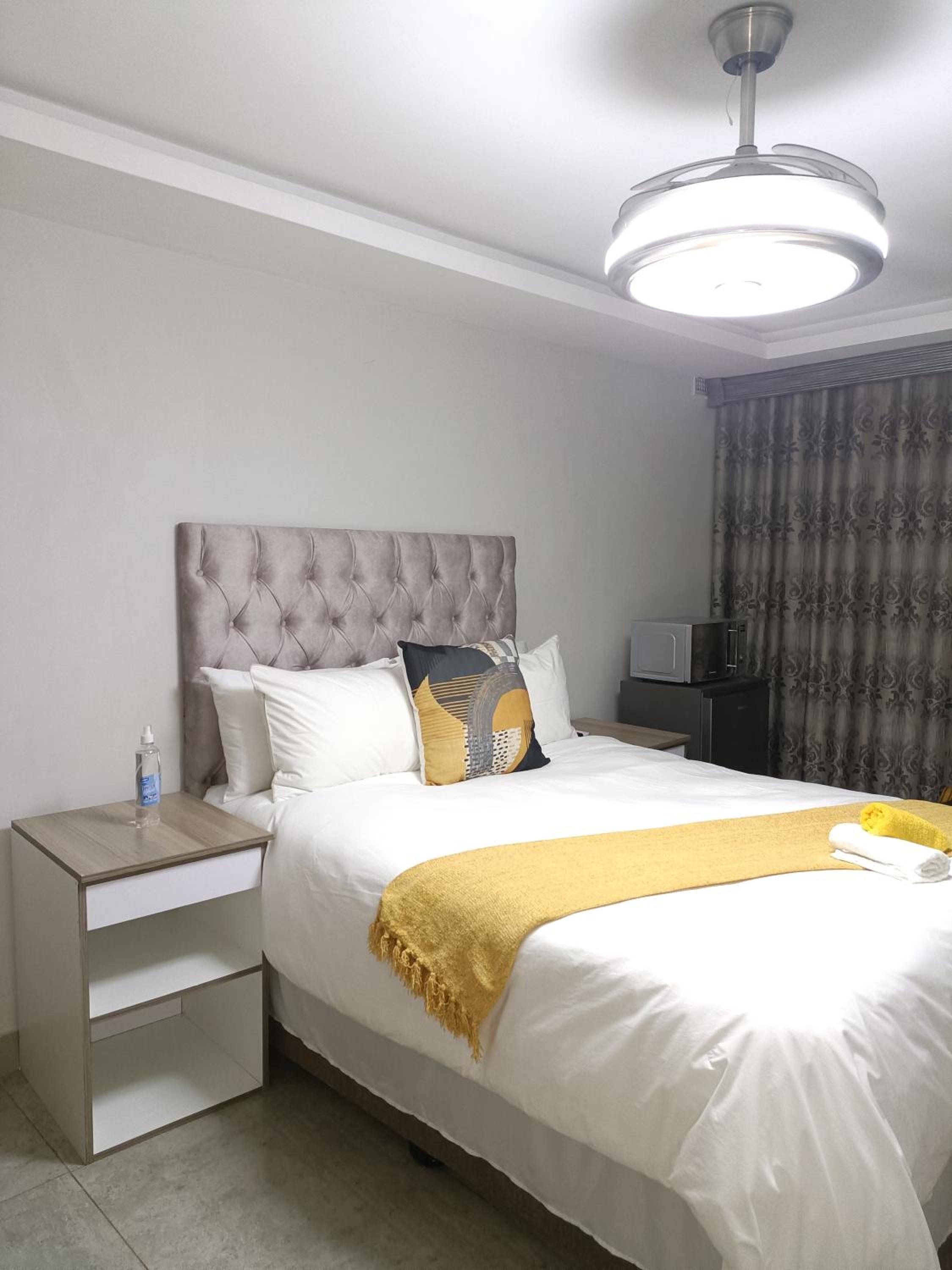 Deluxe Double Room with Shower - Photo 13